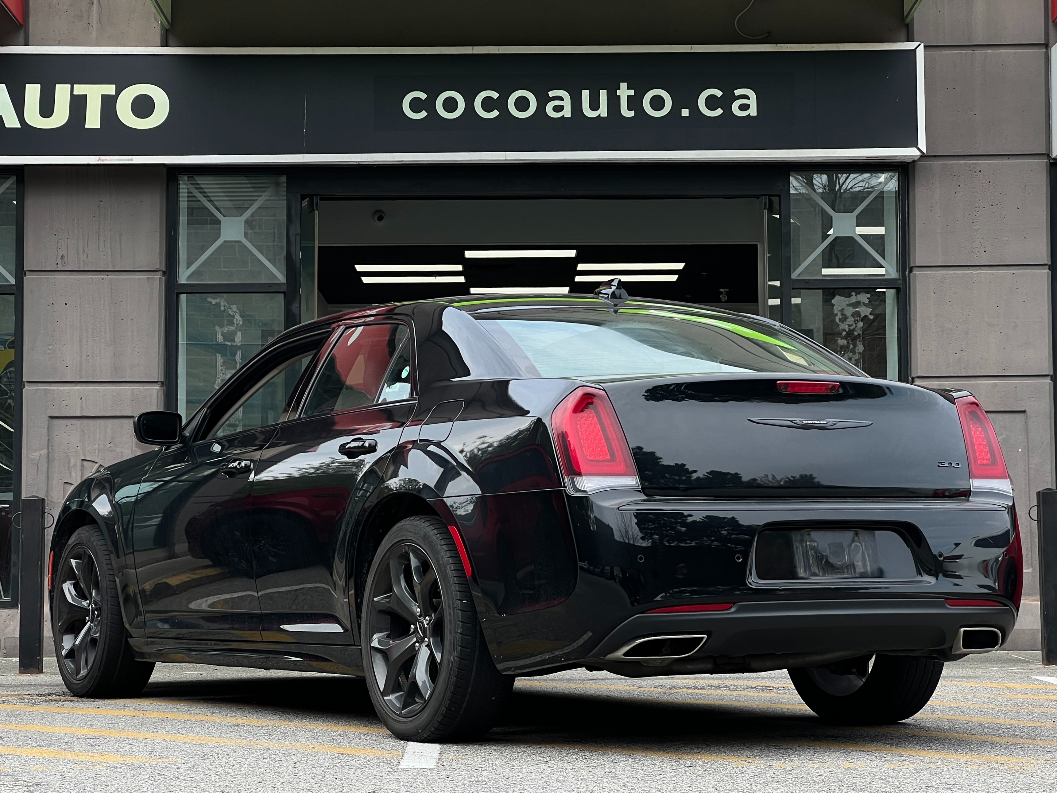 2023 Chrysler 300 touring rwd | no accident | bc local - Image 6