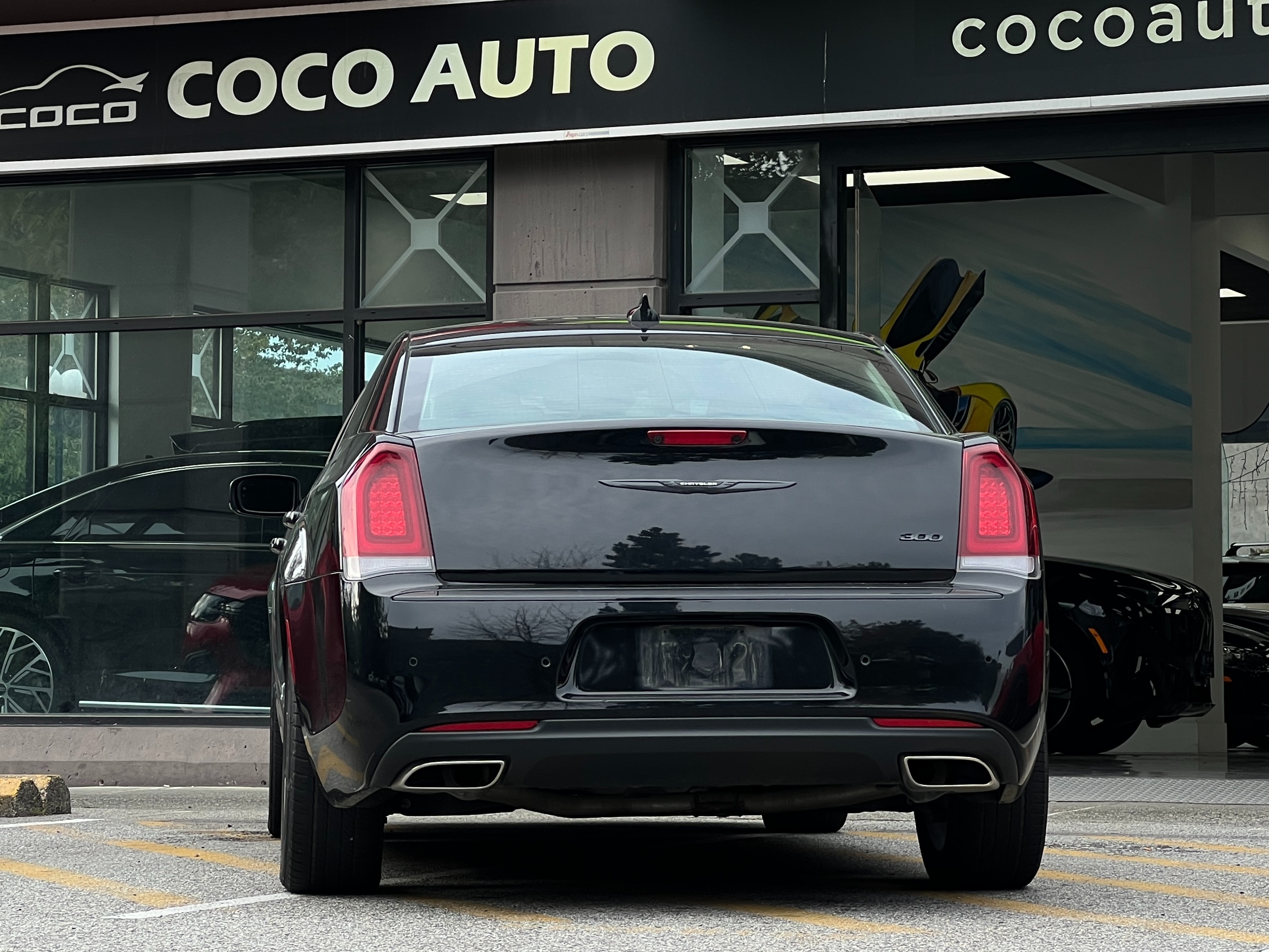 2023 Chrysler 300 touring rwd | no accident | bc local - Image 5