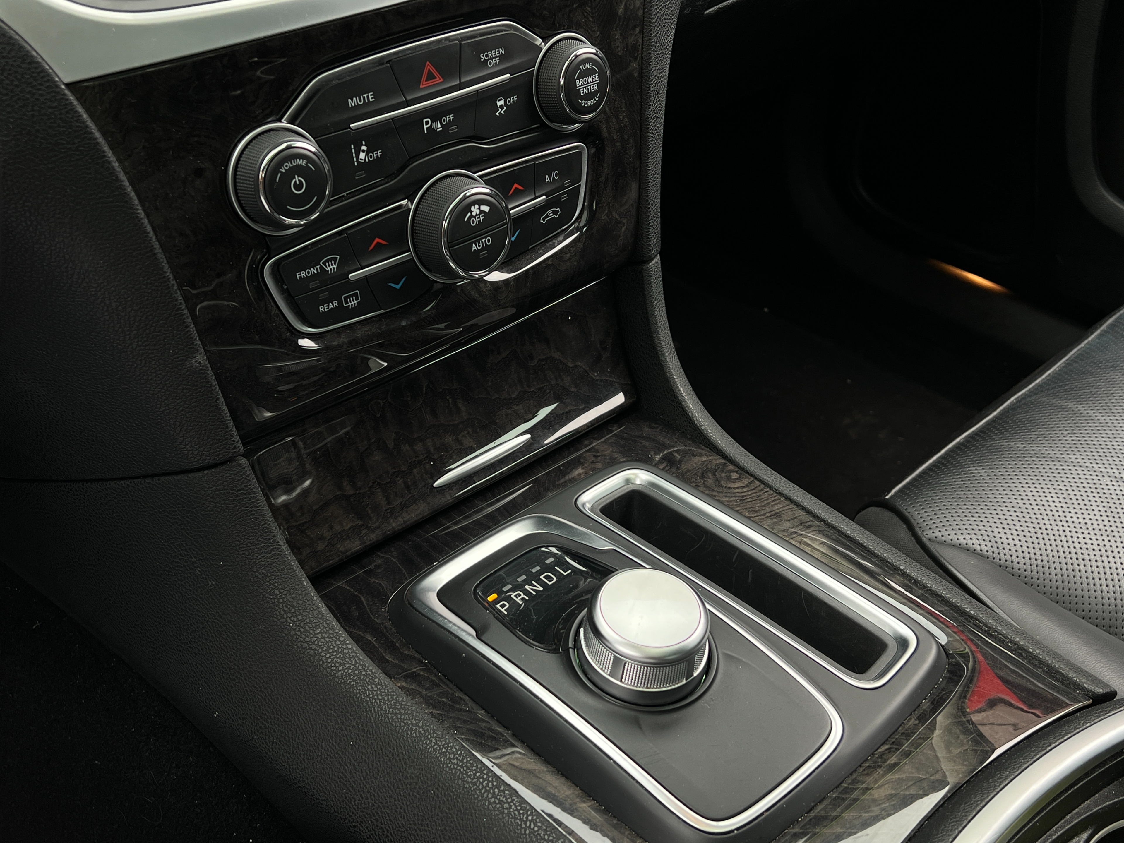 2023 Chrysler 300 touring rwd | no accident | bc local - Image 10