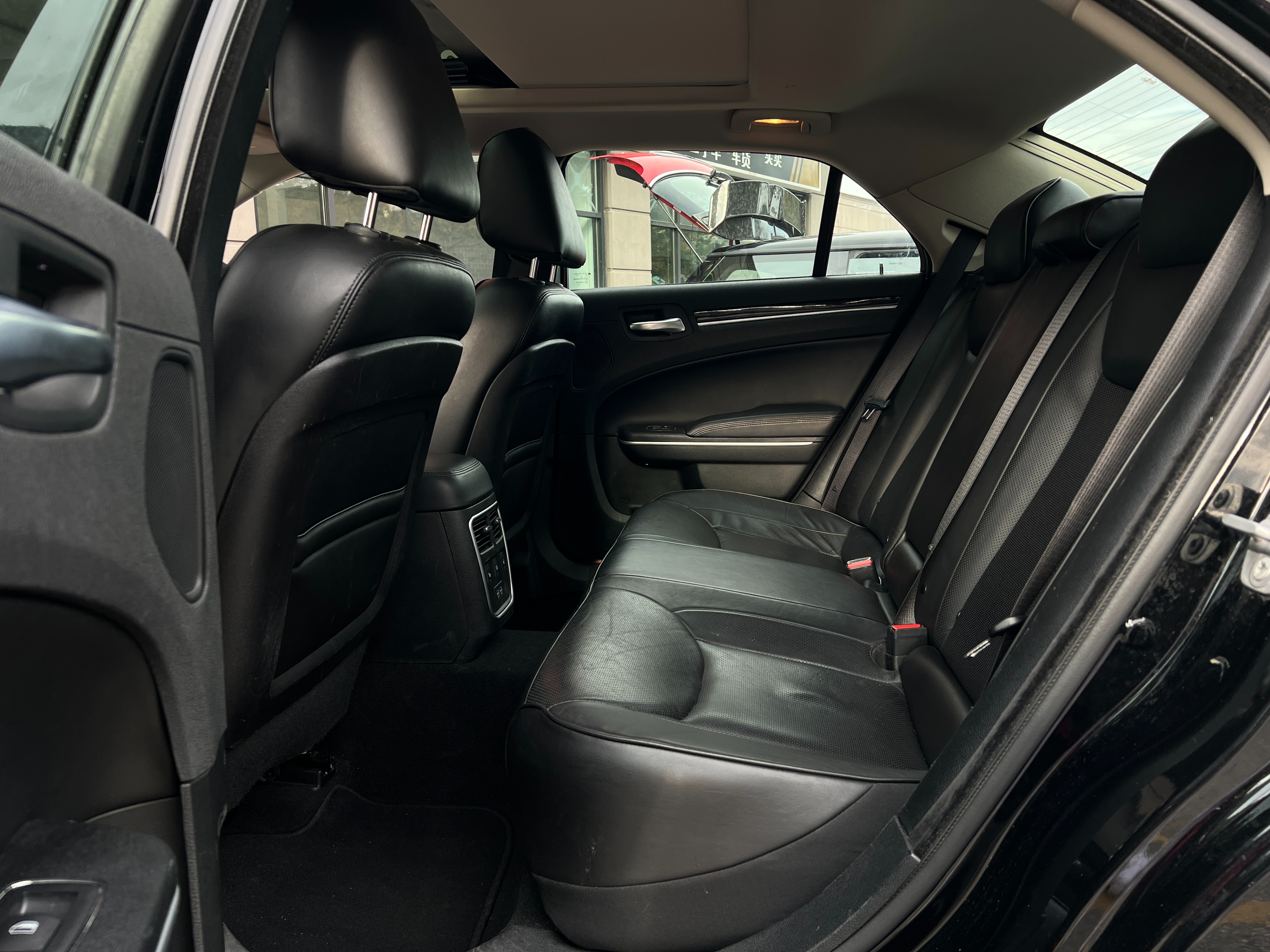 2023 Chrysler 300 touring rwd | no accident | bc local - Image 16