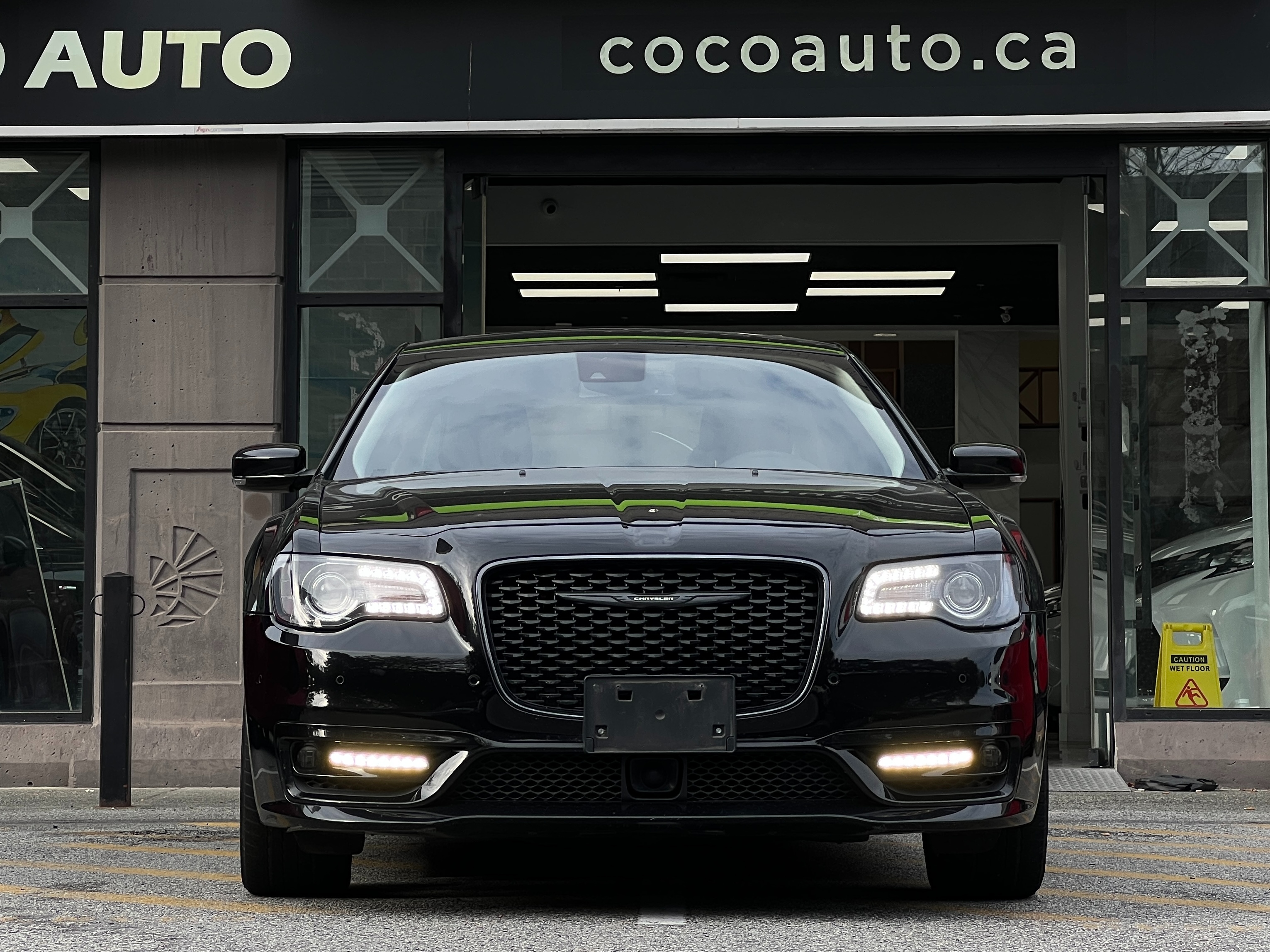 2023 Chrysler 300 touring rwd | no accident | bc local - Image 3