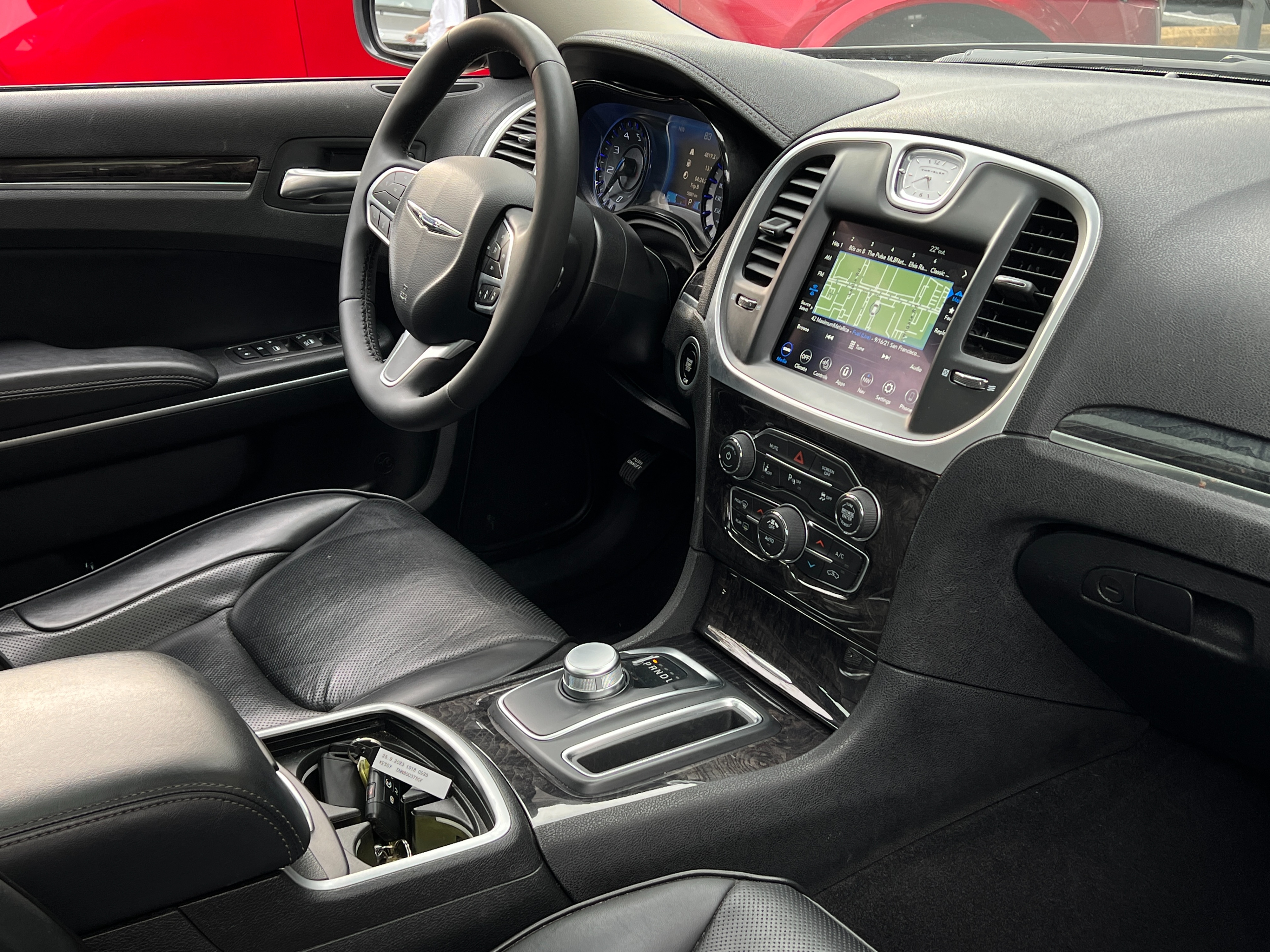 2023 Chrysler 300 touring rwd | no accident | bc local - Image 11