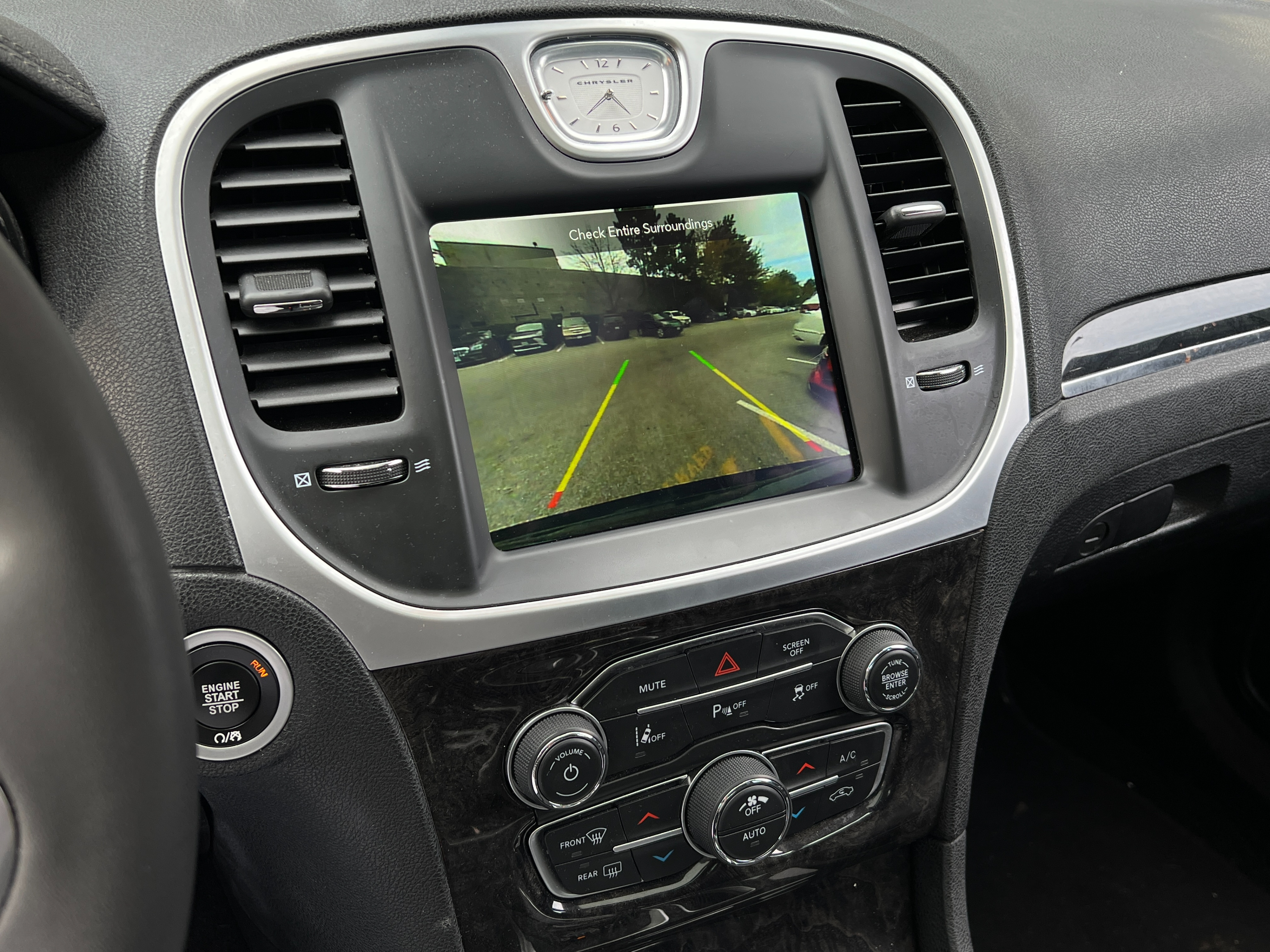 2023 Chrysler 300 touring rwd | no accident | bc local - Image 9