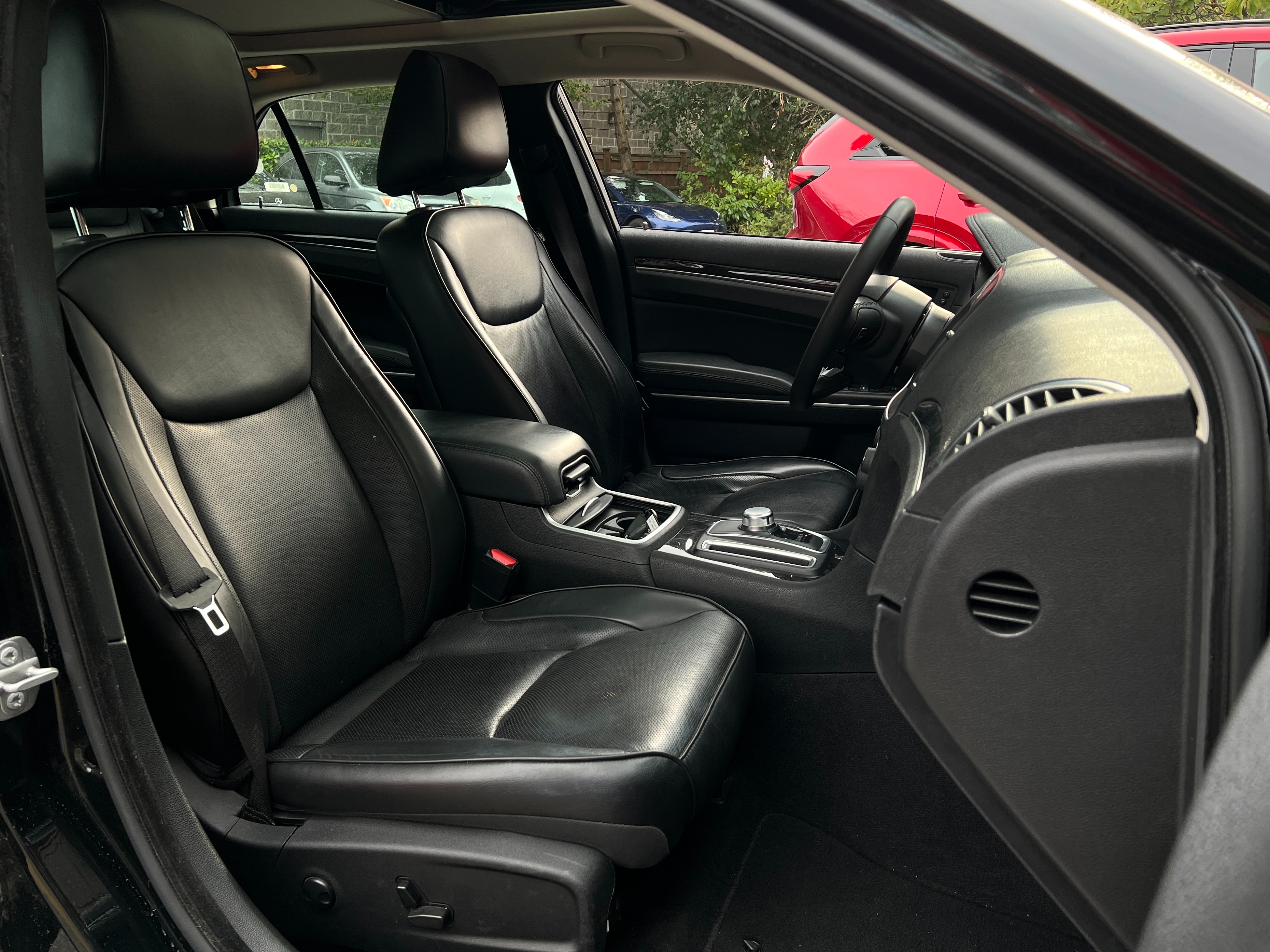 2023 Chrysler 300 touring rwd | no accident | bc local - Image 12