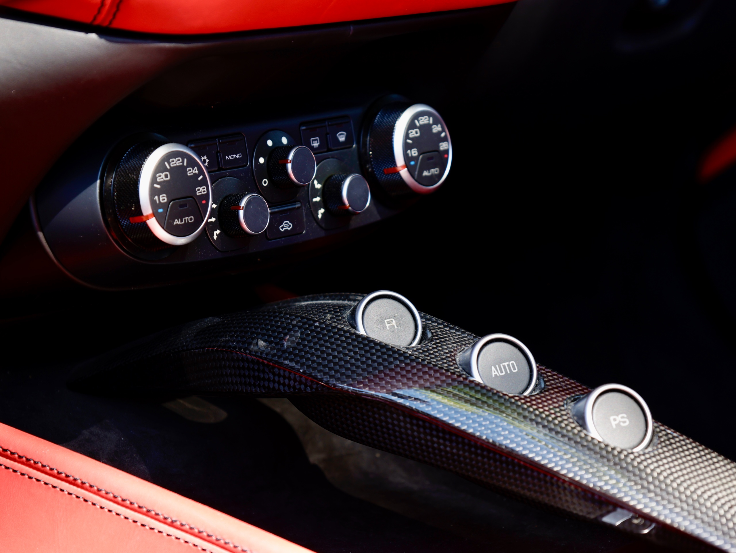 2016 Ferrari California T - Image 12