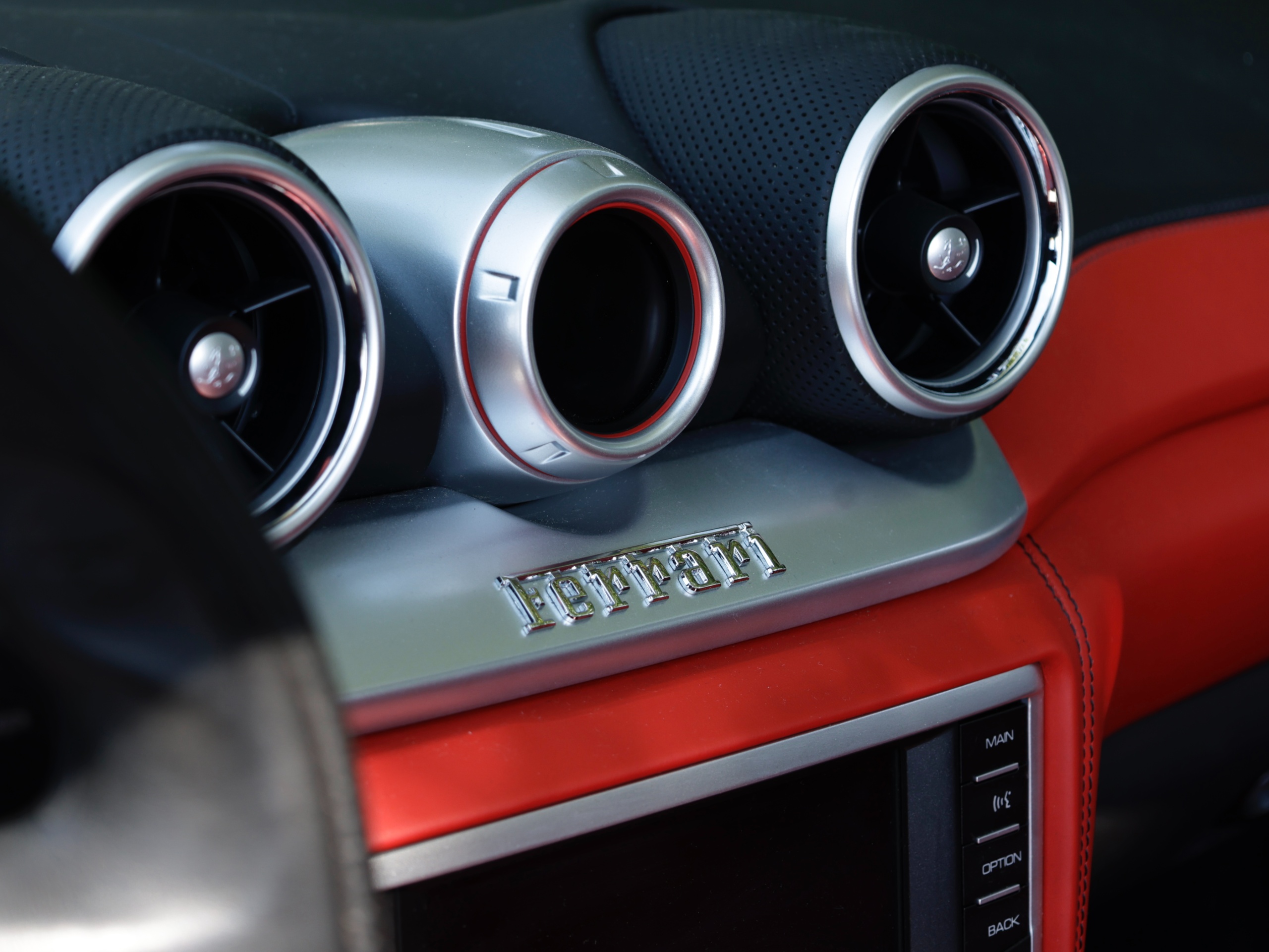 2016 Ferrari California T - Image 14