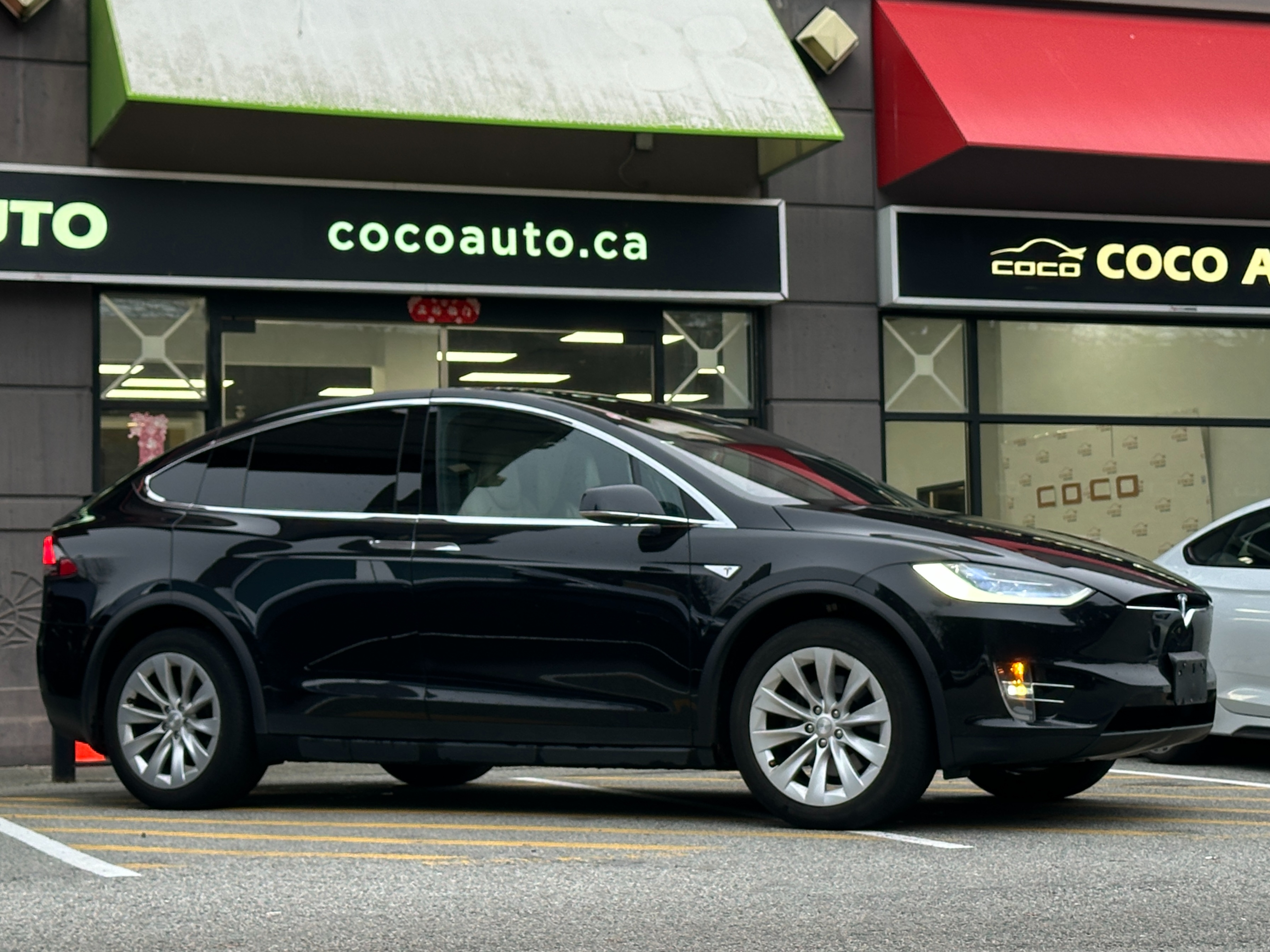 2016 Tesla Model x 90d | no accident | bc local - Image 2