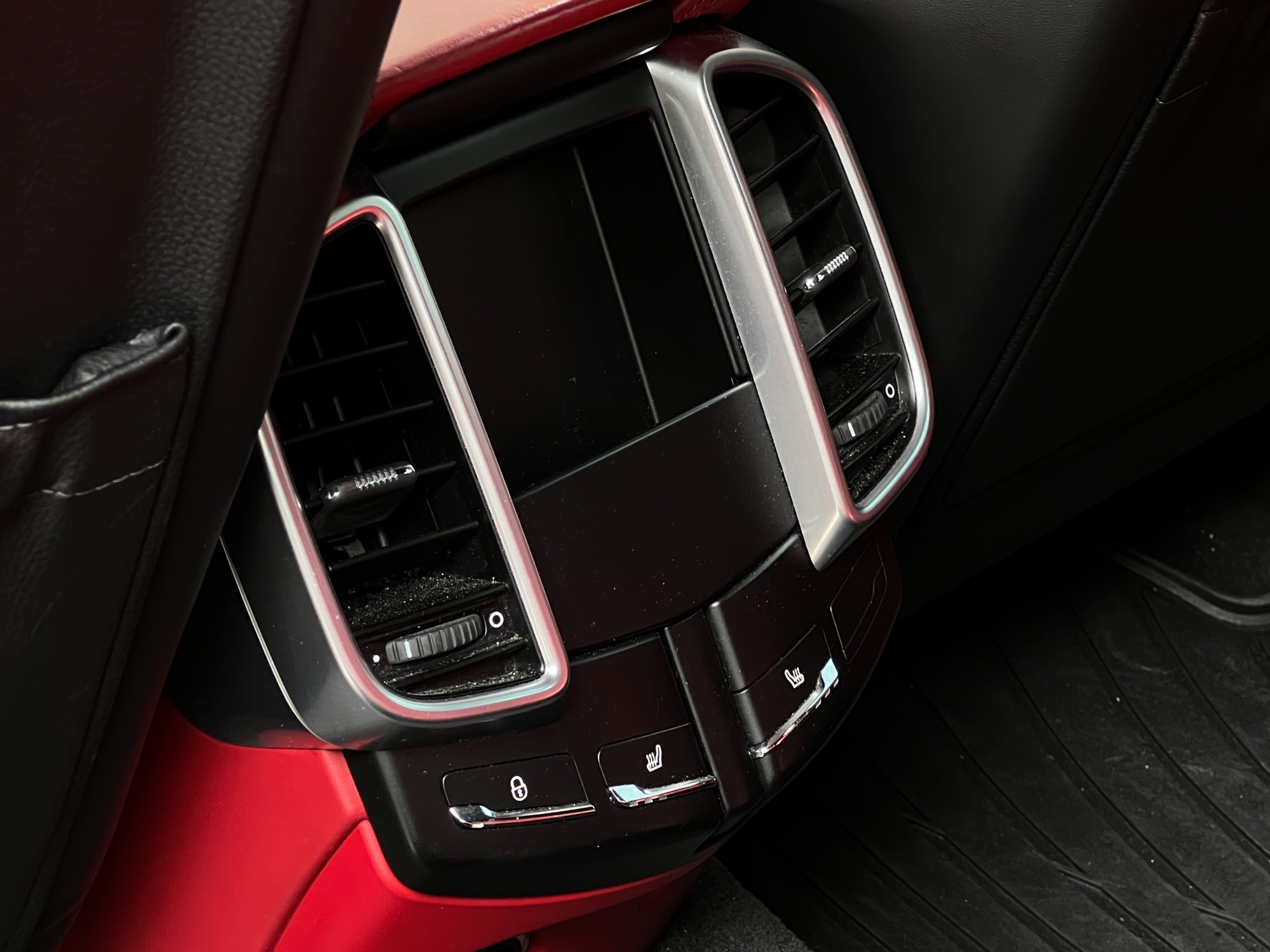 2017 Porsche Cayenne GTS - Image 17