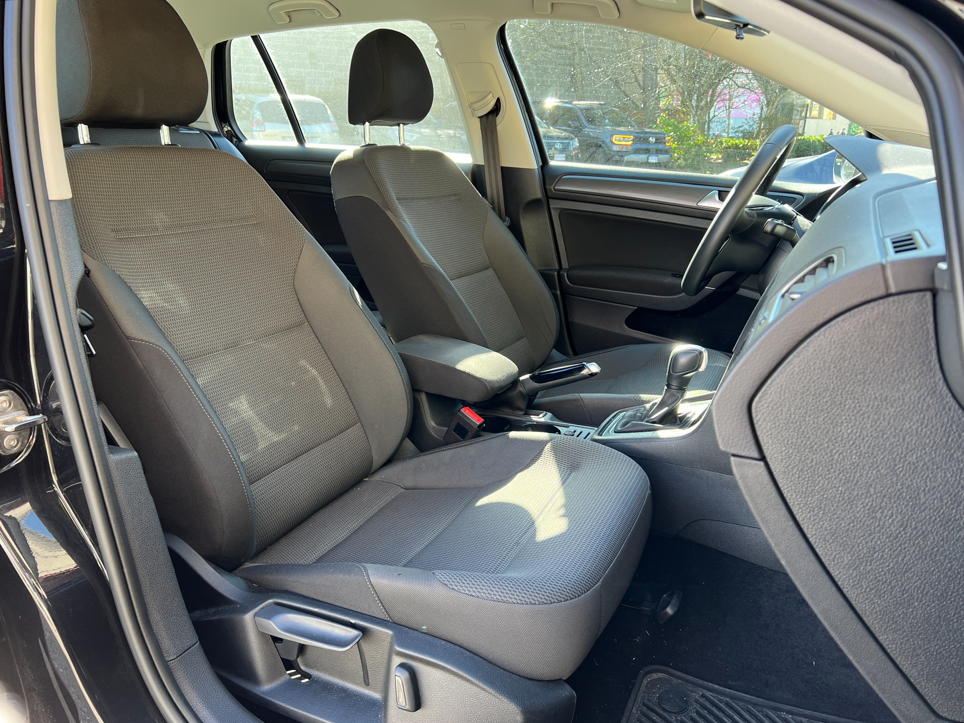 2020 Volkswagen Golf | BC Local - Image 11