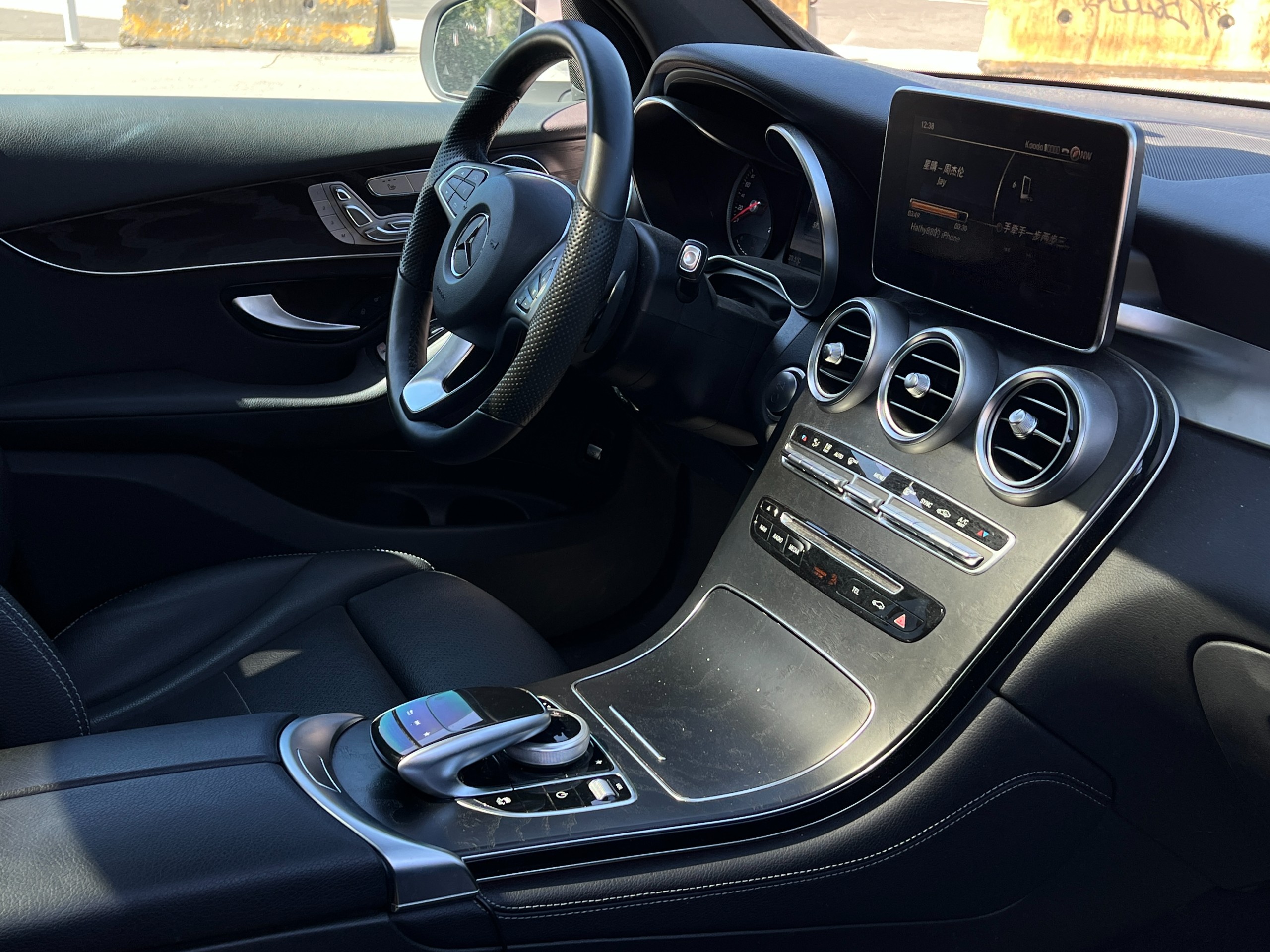 2019 Mercedes-Benz glc300 | No accident | BC Local - Image 11