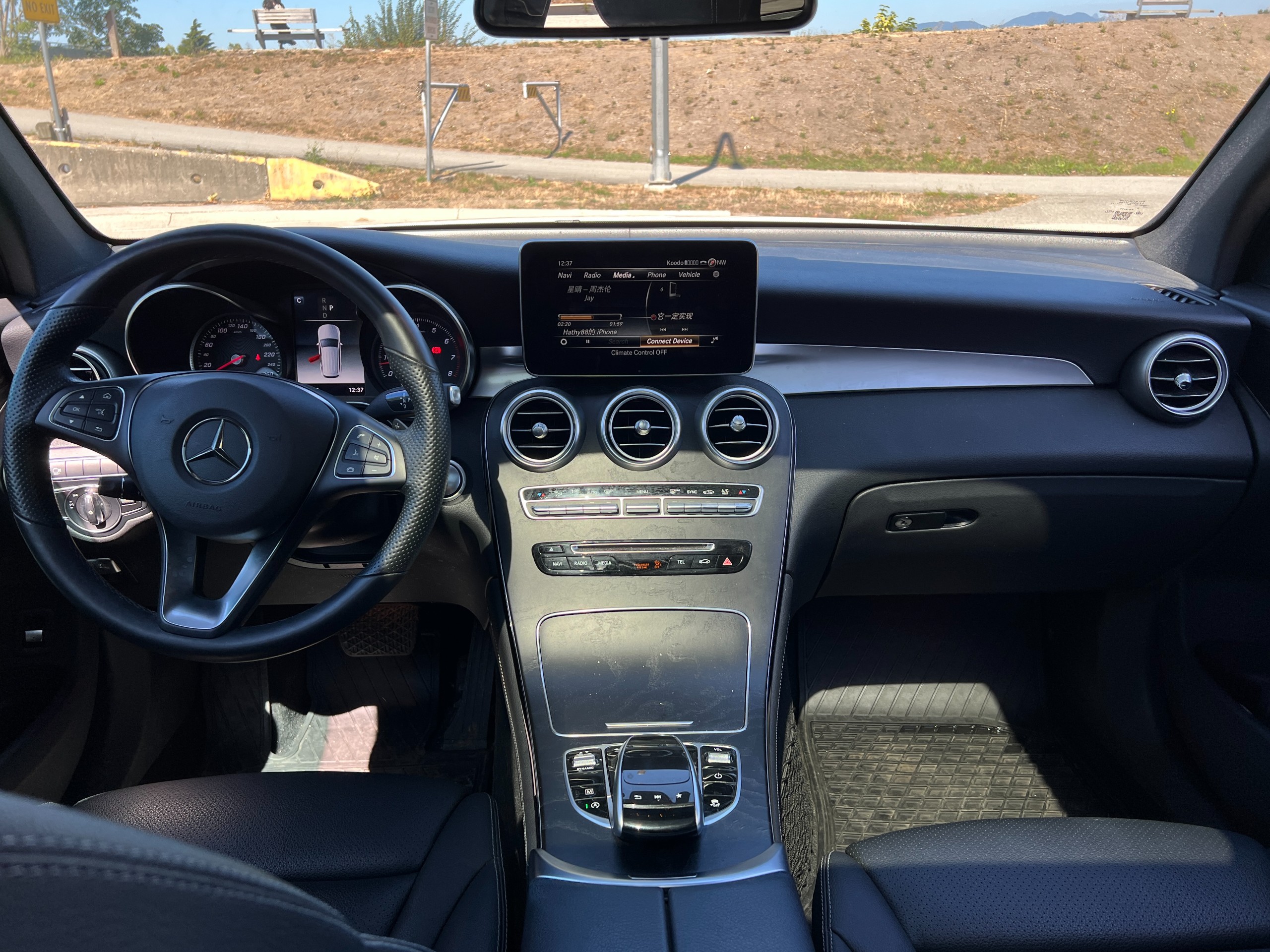2019 Mercedes-Benz glc300 | No accident | BC Local - Image 8