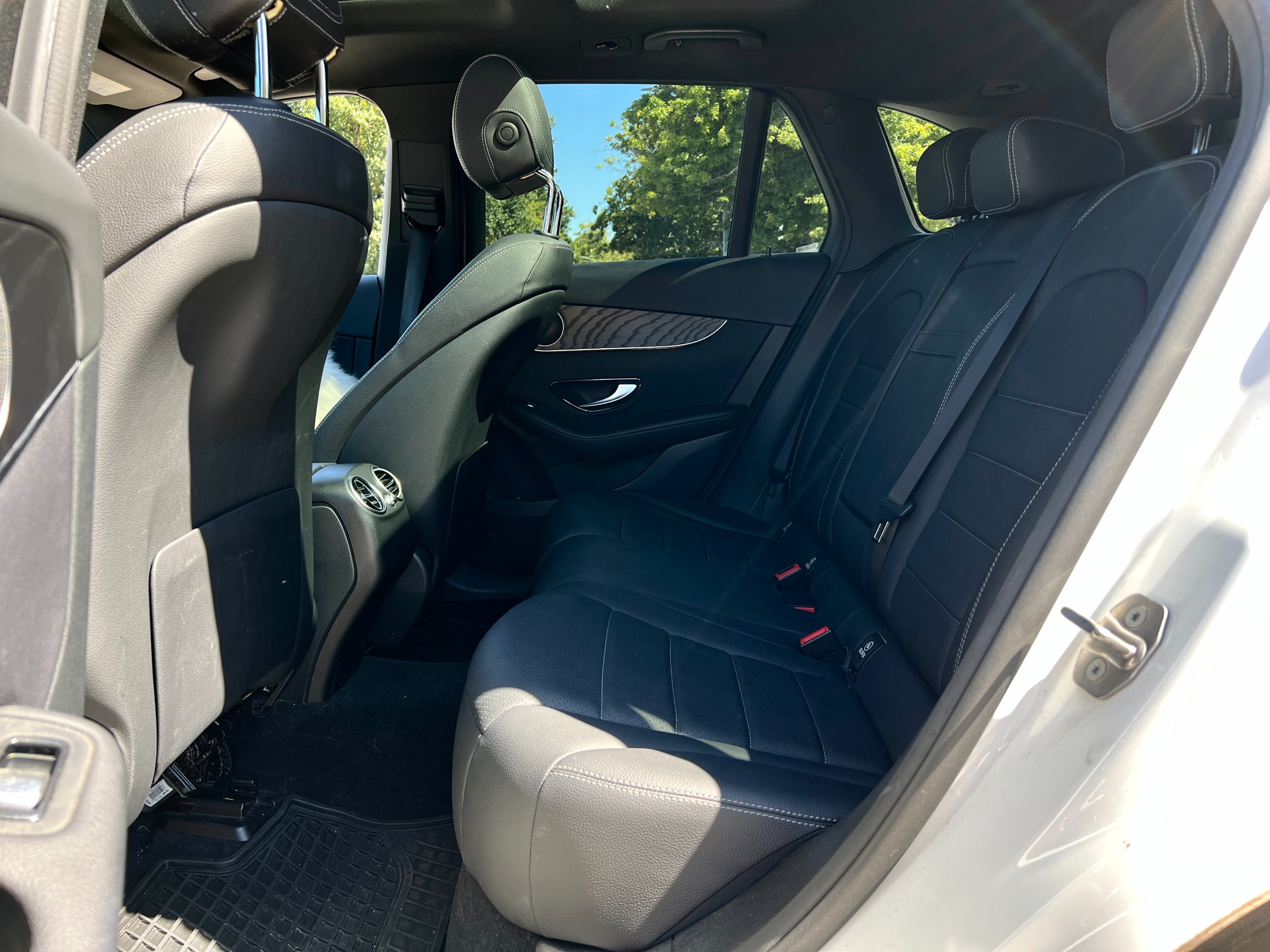 2019 Mercedes-Benz glc300 | No accident | BC Local - Image 16
