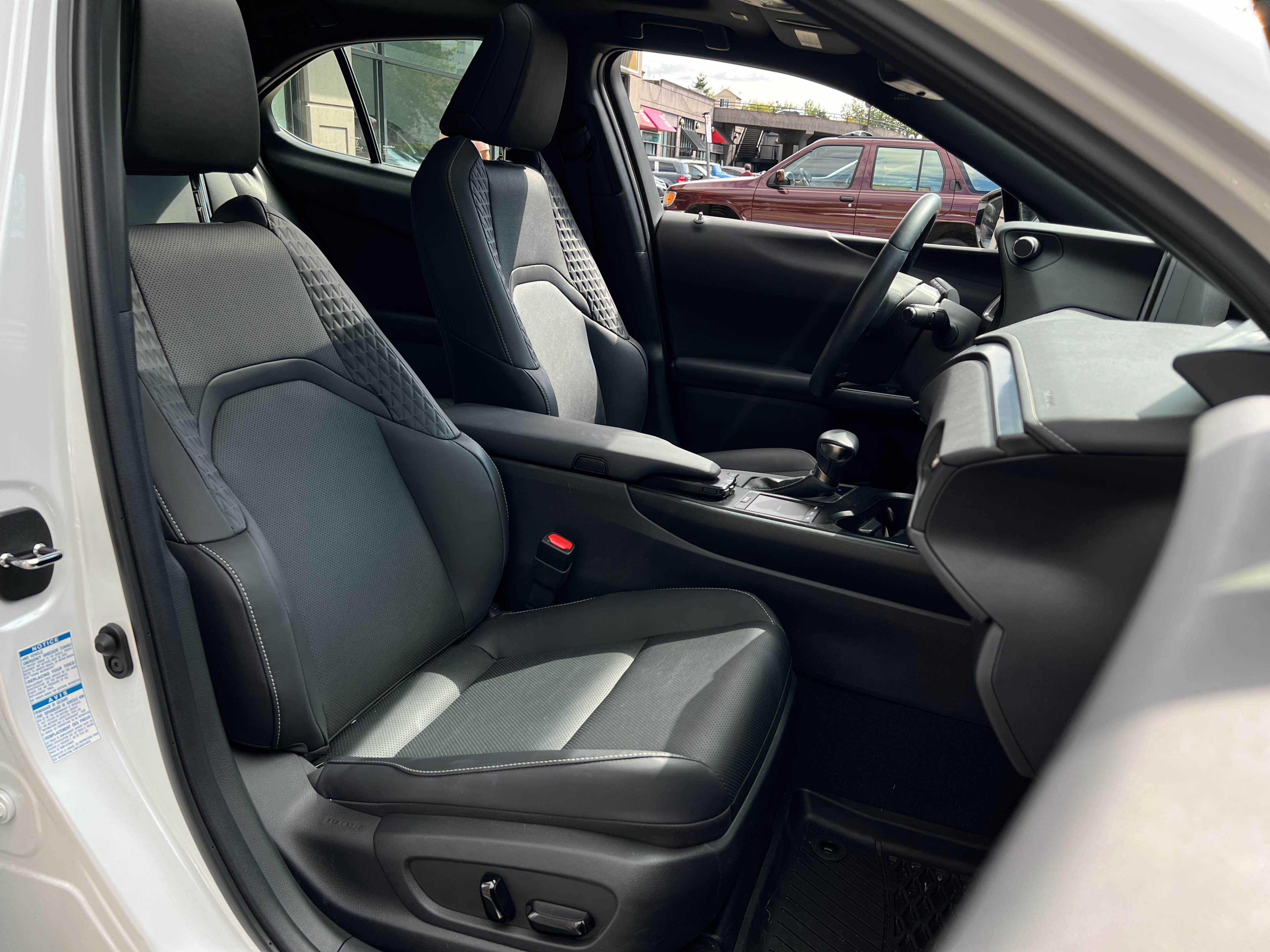 2021 Lexus UX 250h | no accident - Image 15