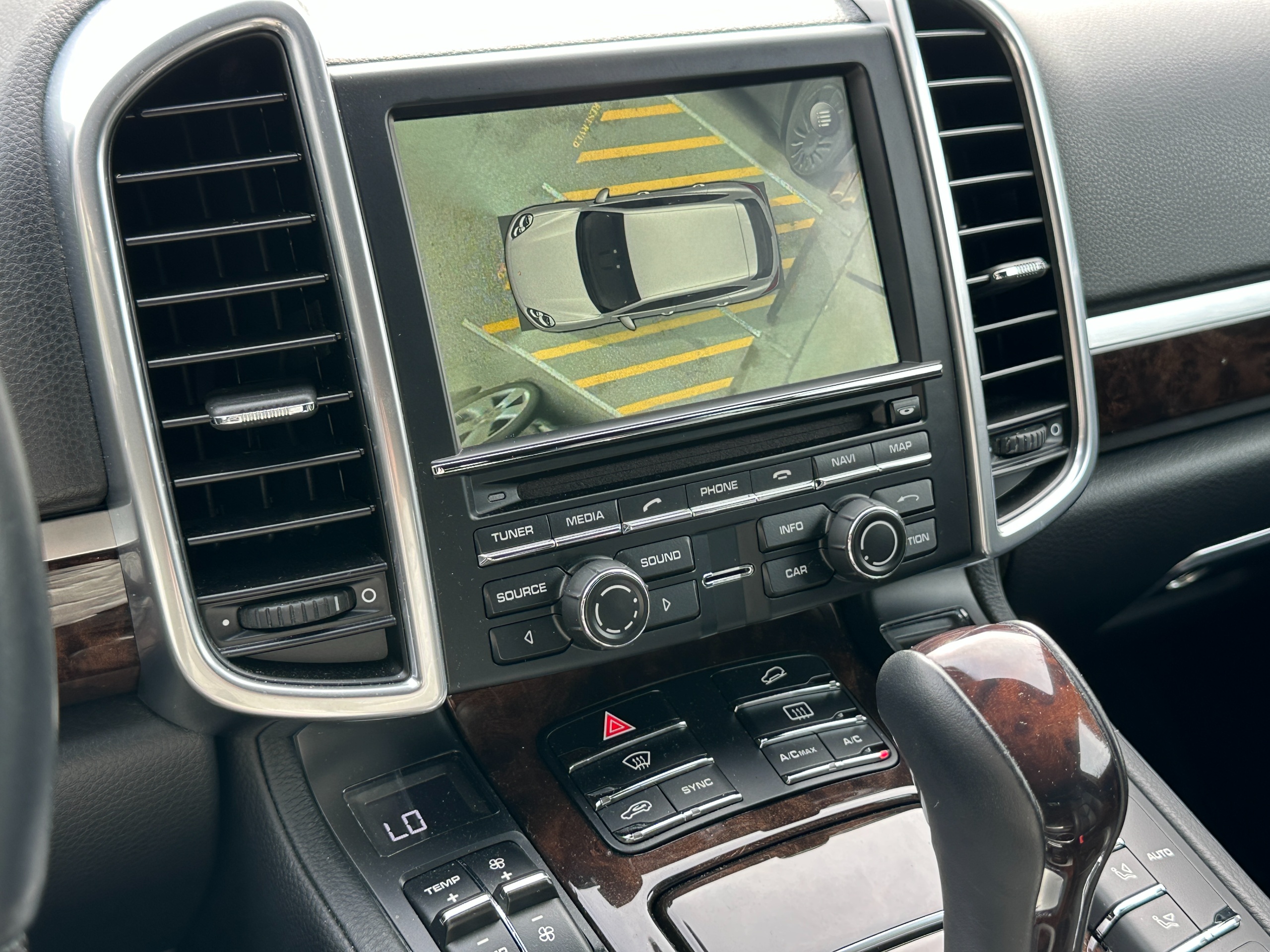 2016 Porsche Cayenne - Image 12