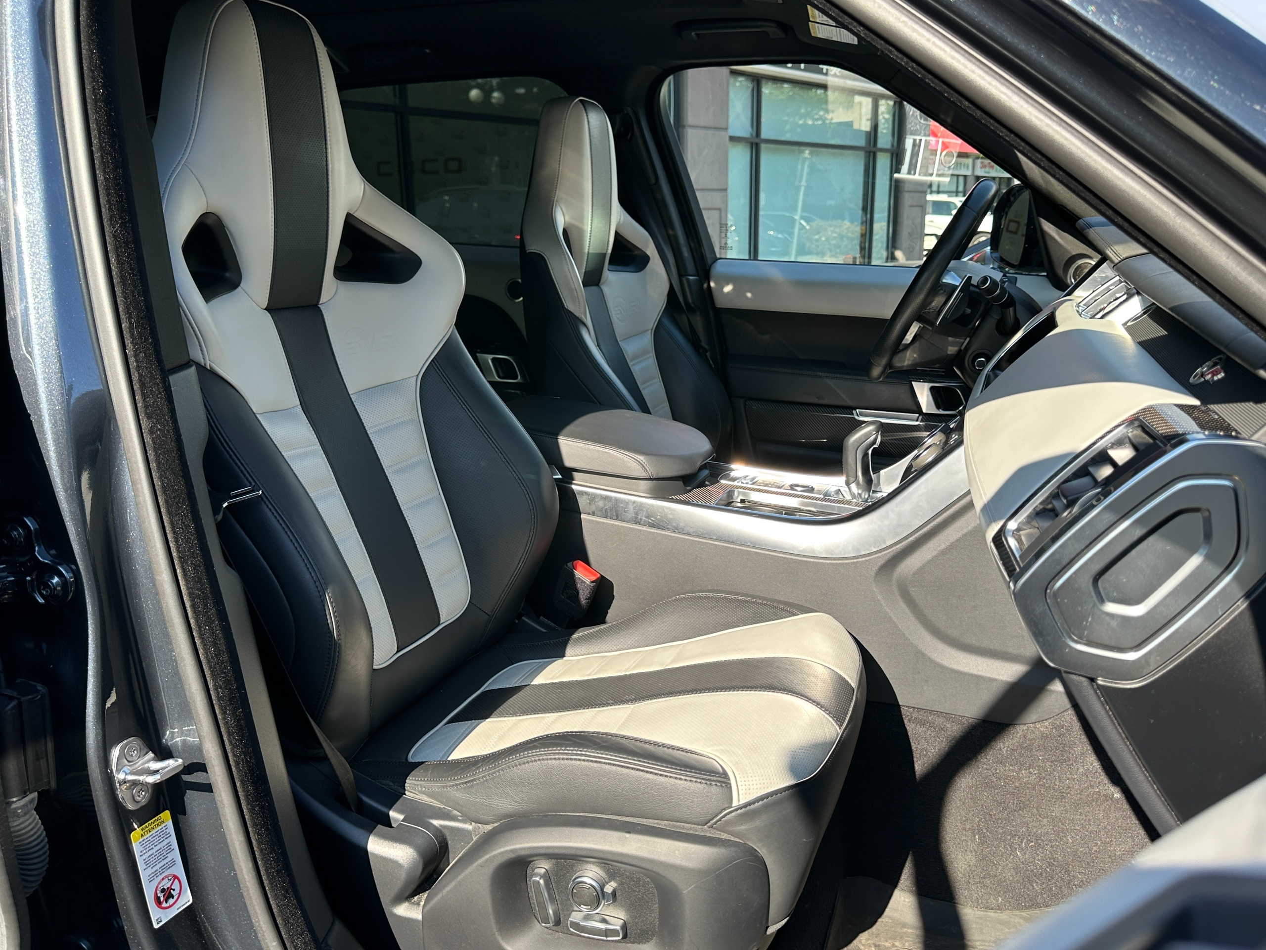 2017 Land Rover Range Rover - Image 12