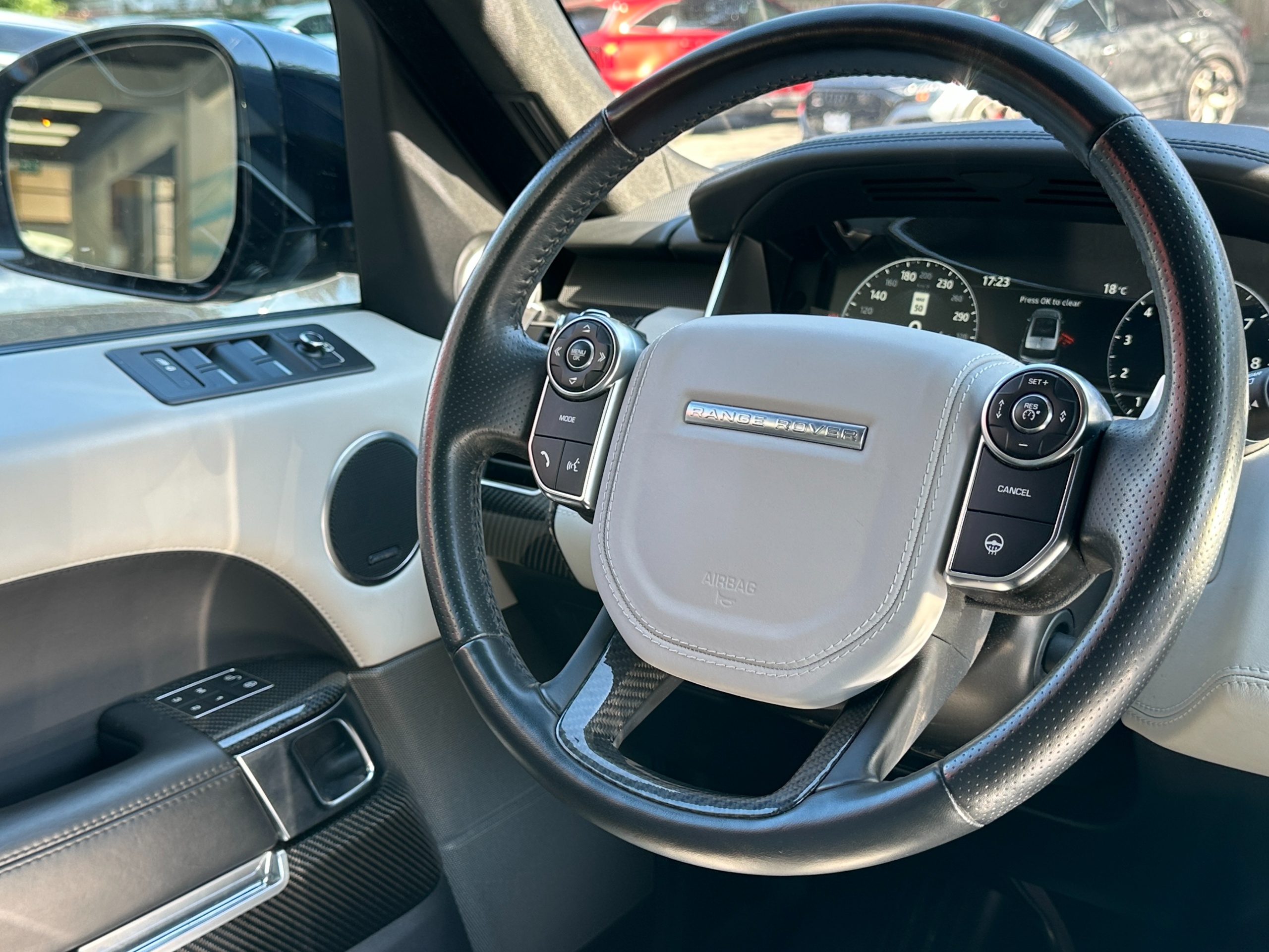 2017 Land Rover Range Rover - Image 11