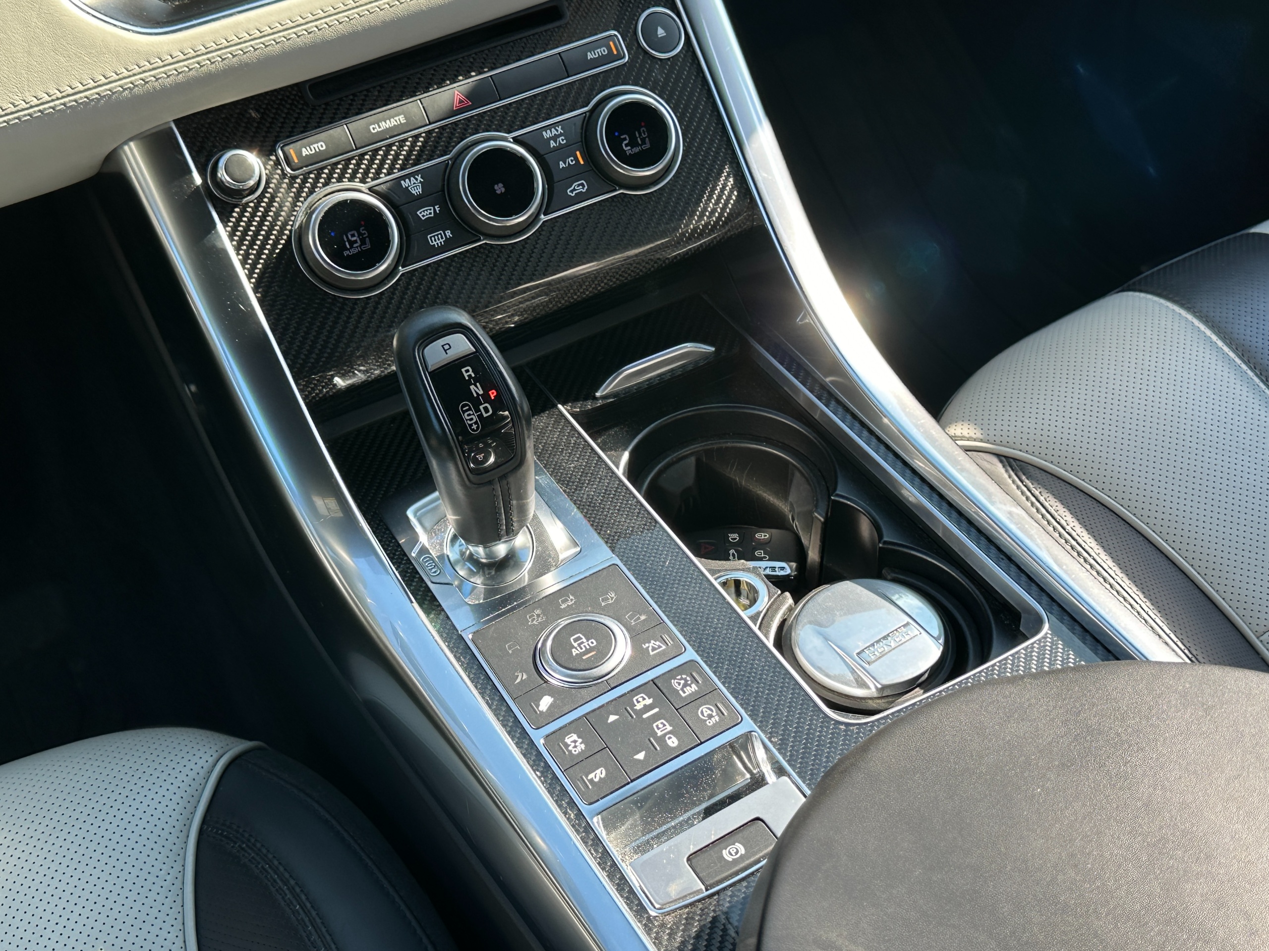 2017 Land Rover Range Rover - Image 10