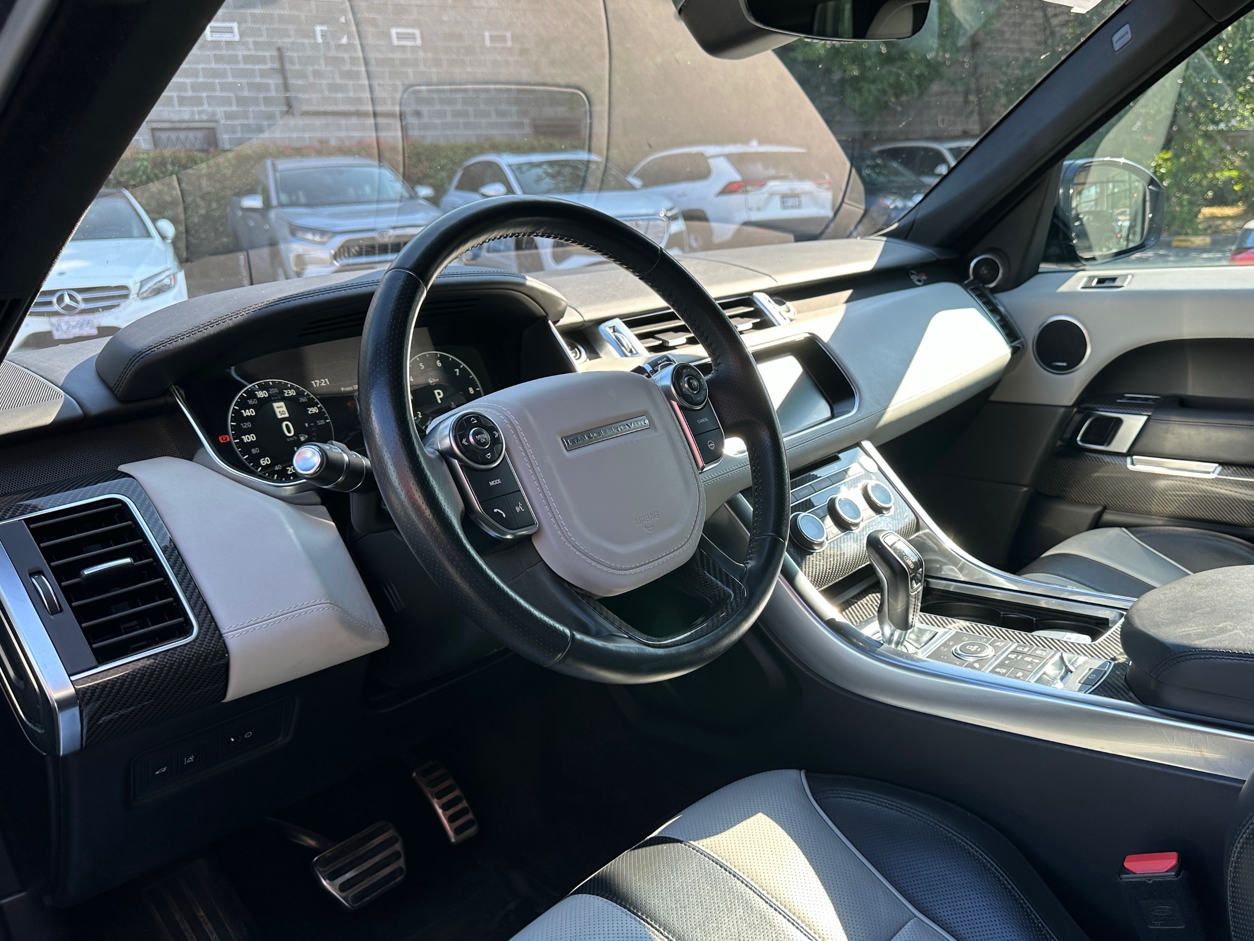 2017 Land Rover Range Rover - Image 8