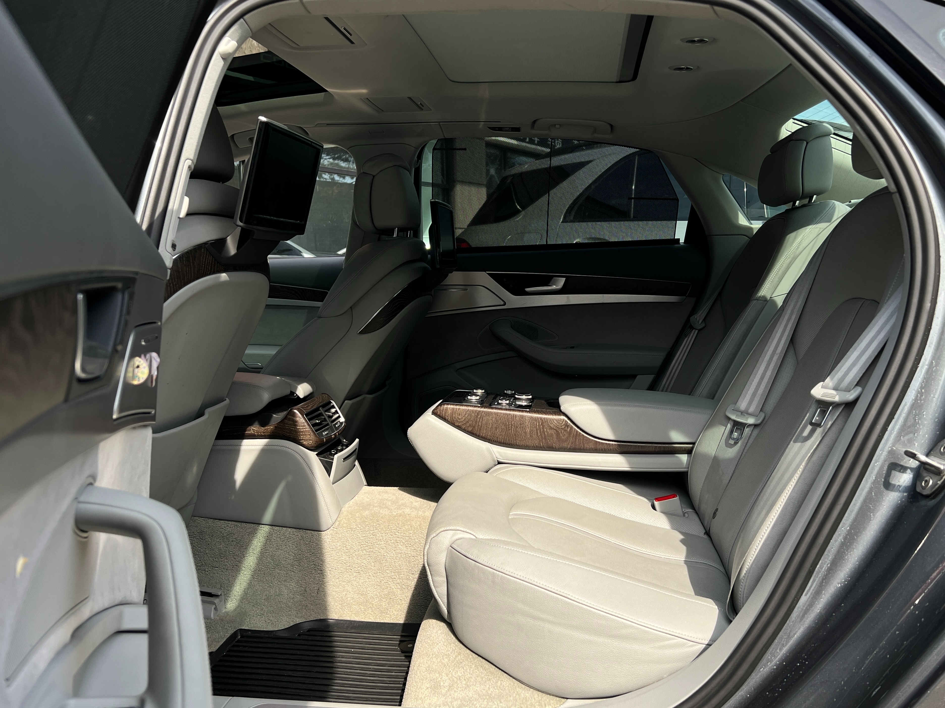 2015 Audi A8l quattro - Image 18