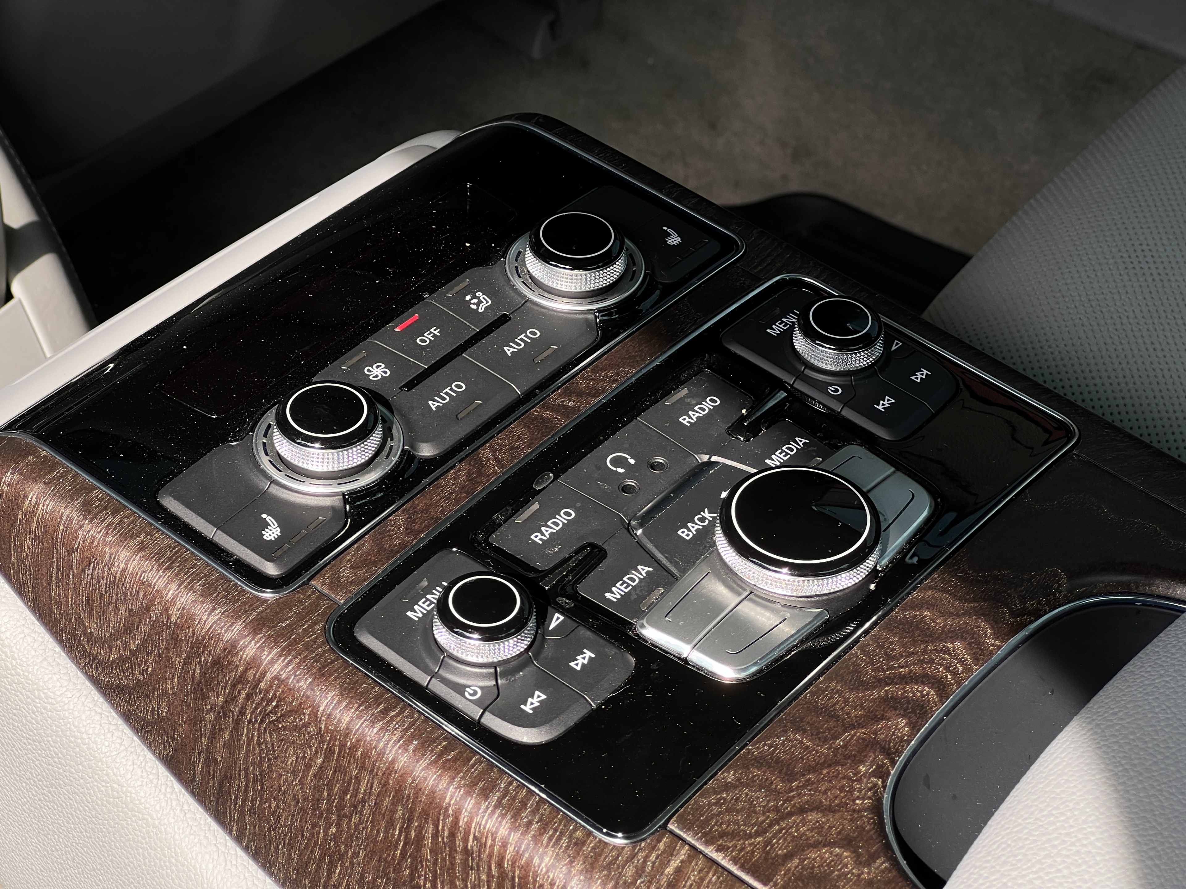 2015 Audi A8l quattro - Image 17