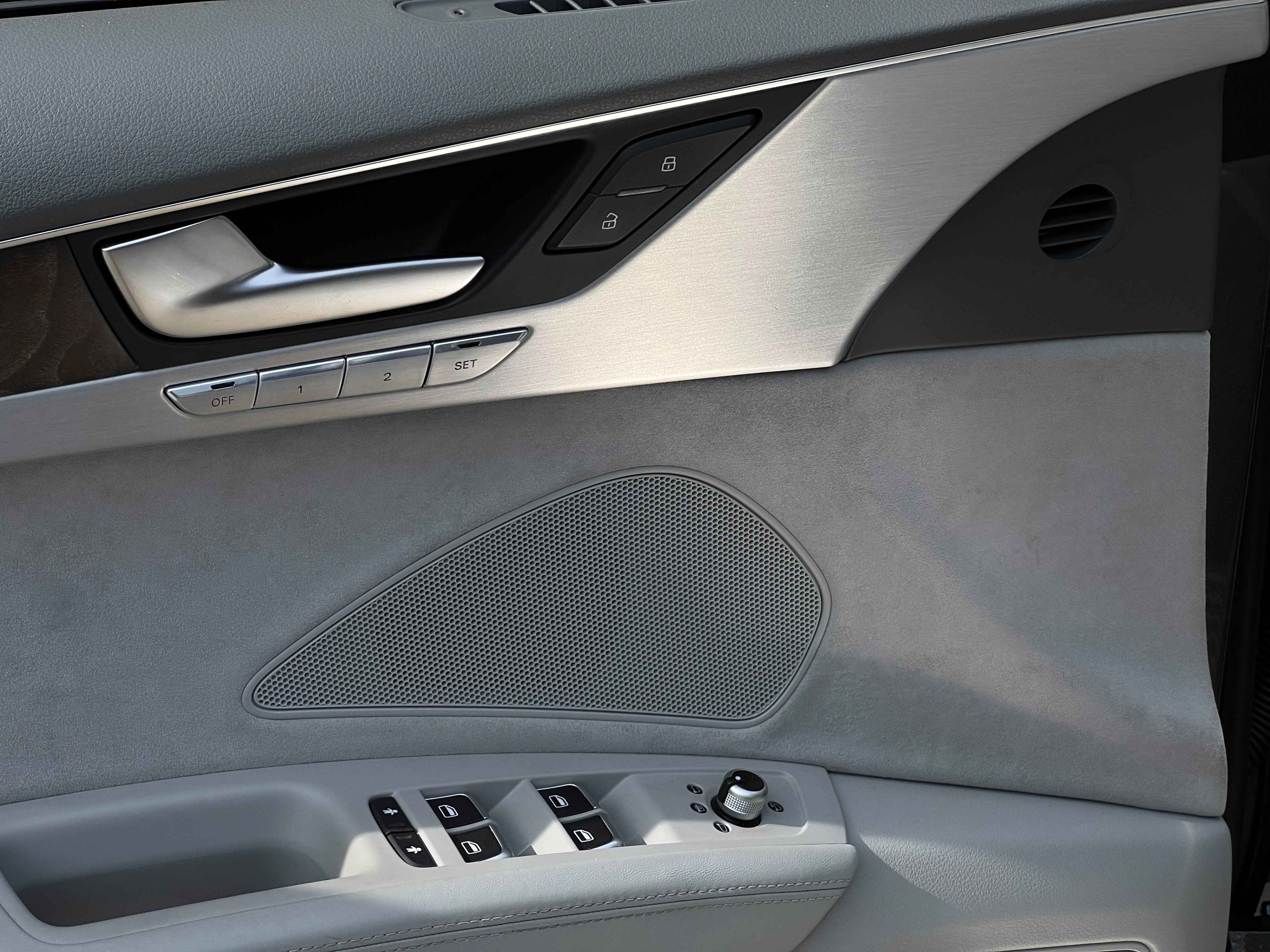 2015 Audi A8l quattro - Image 16