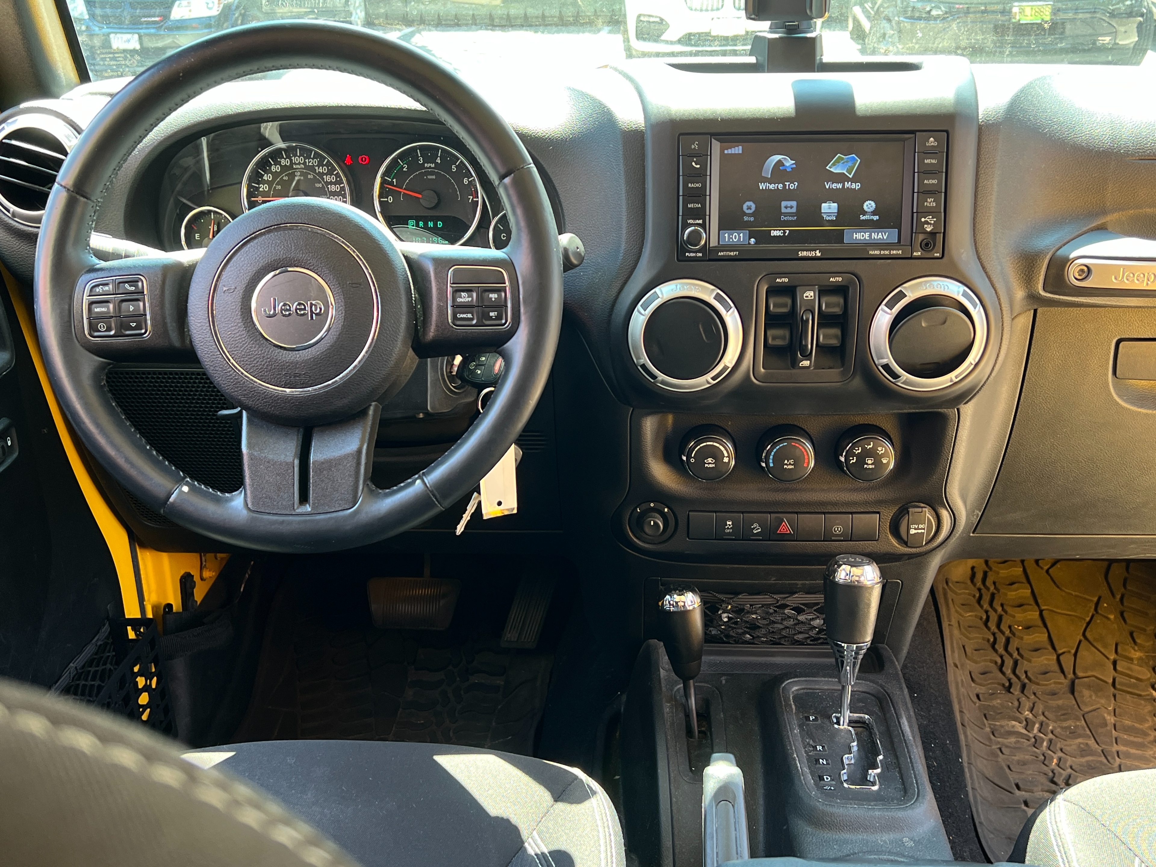 2015 Jeep Wrangler - Image 11