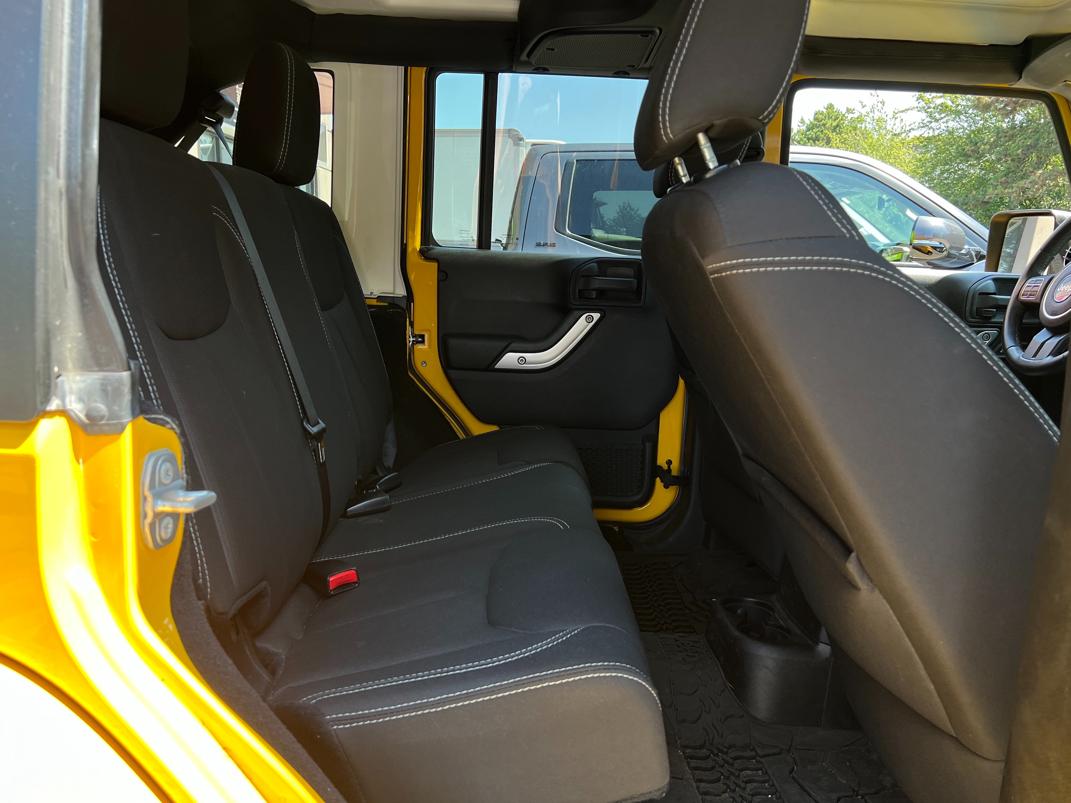 2015 Jeep Wrangler - Image 15