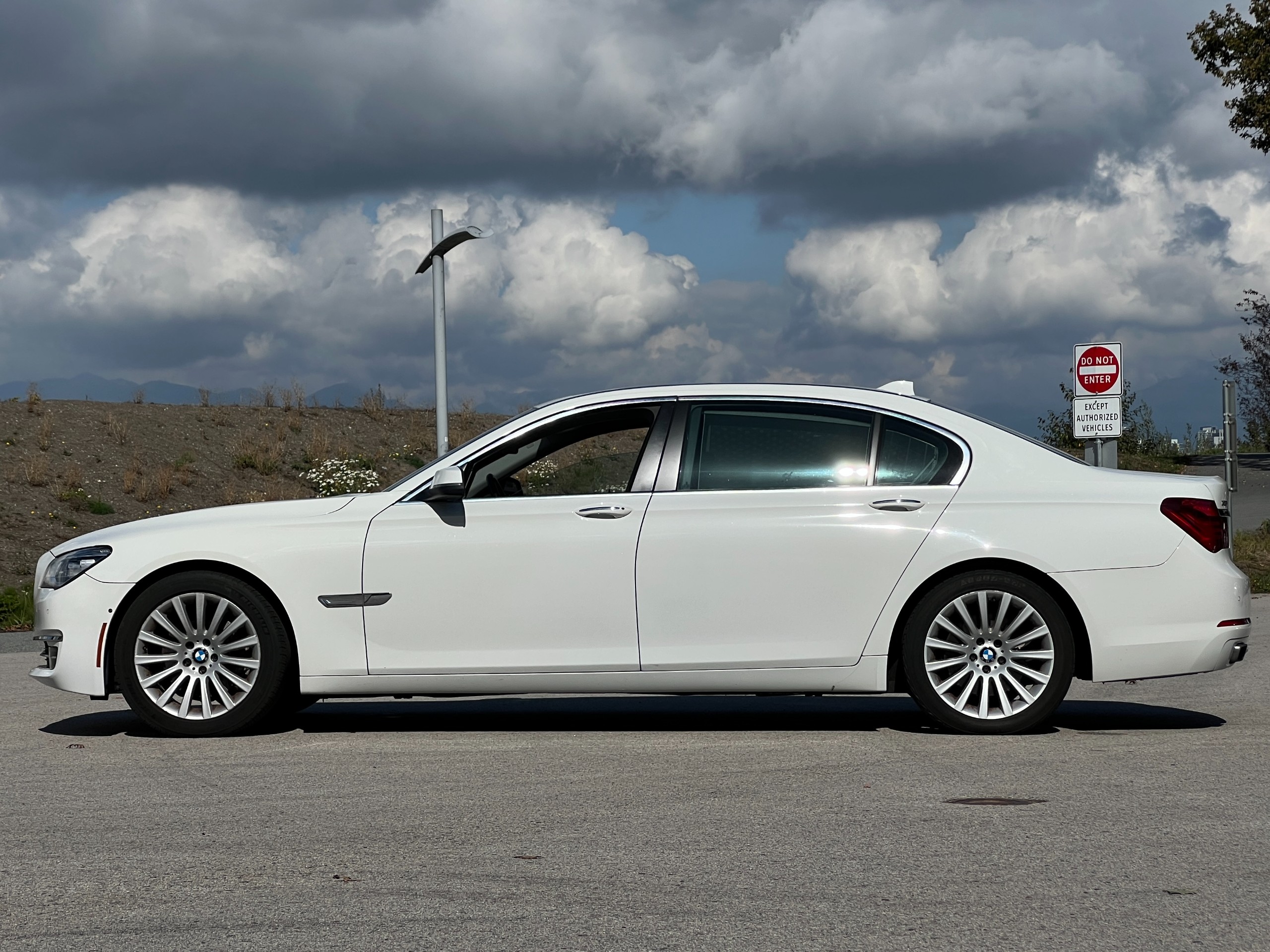 2014 BMW 740Li | BC Local - Image 4