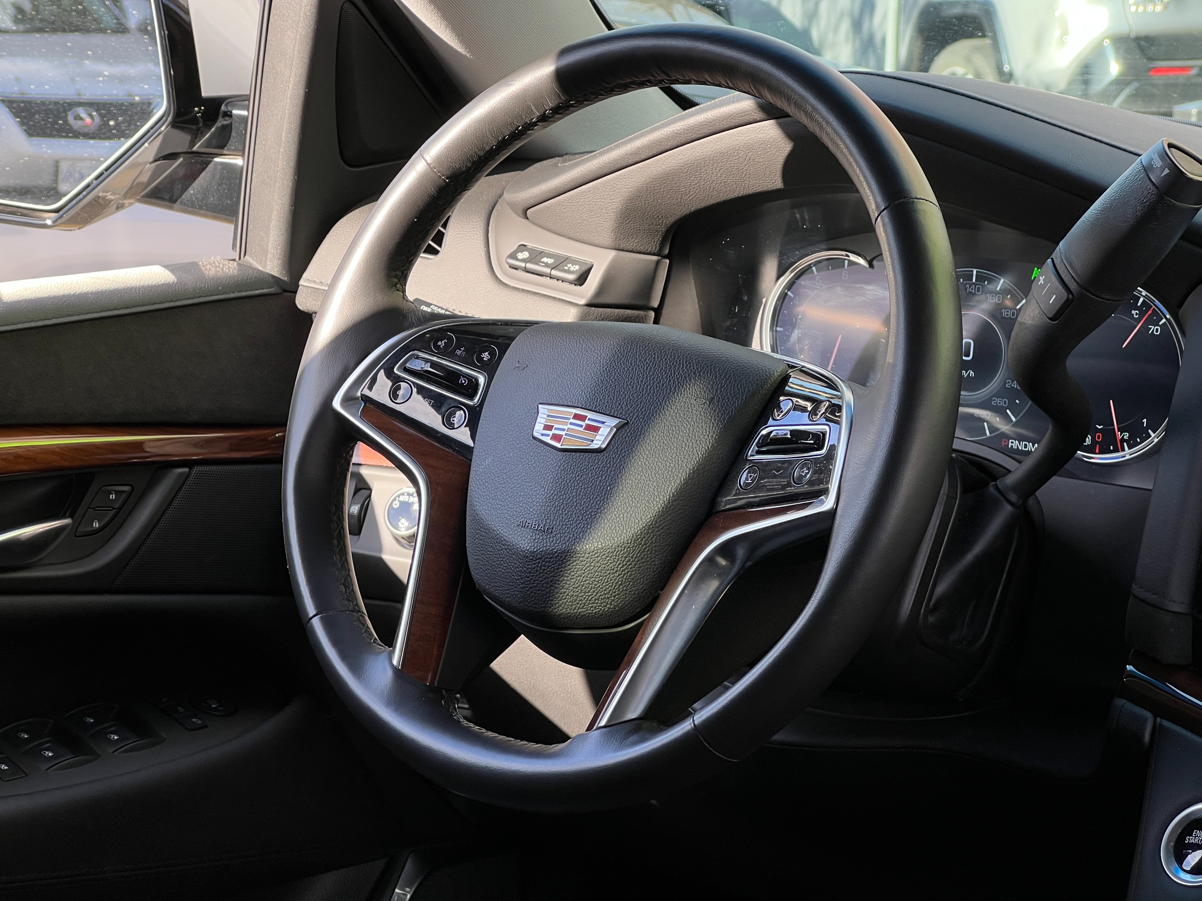 2016 Cadillac escalade esv premium lwb | No accident | one owner | low km - Image 13