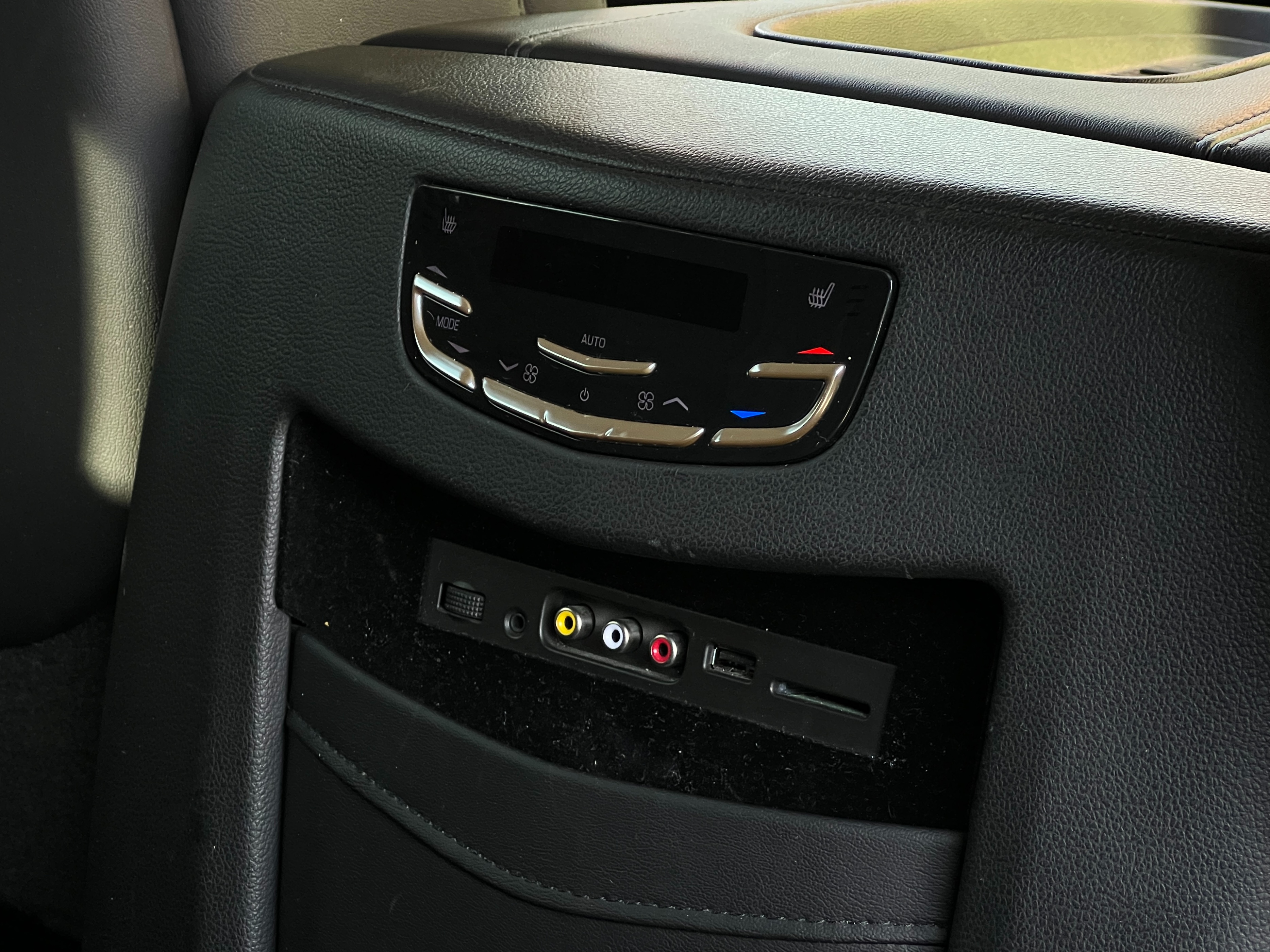 2016 Cadillac escalade esv premium lwb | No accident | one owner | low km - Image 18