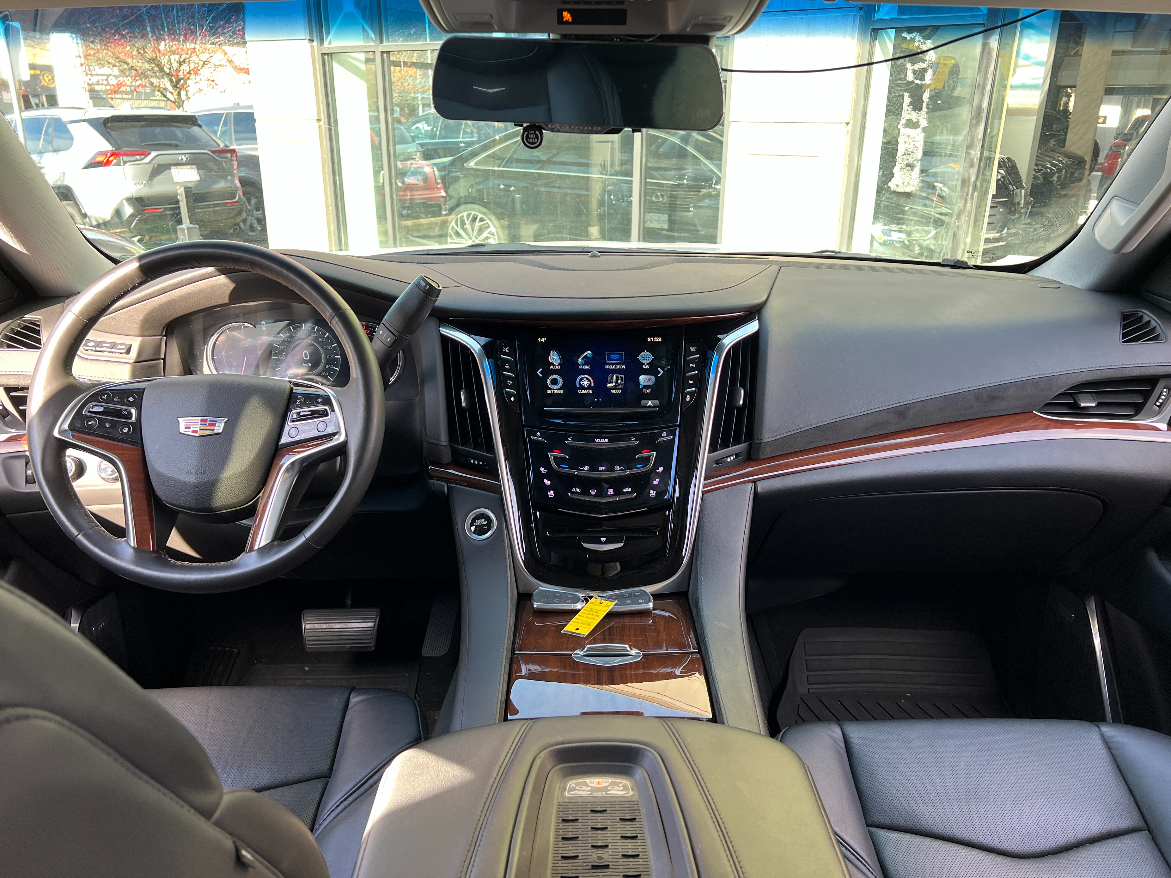 2016 Cadillac escalade esv premium lwb | No accident | one owner | low km - Image 12