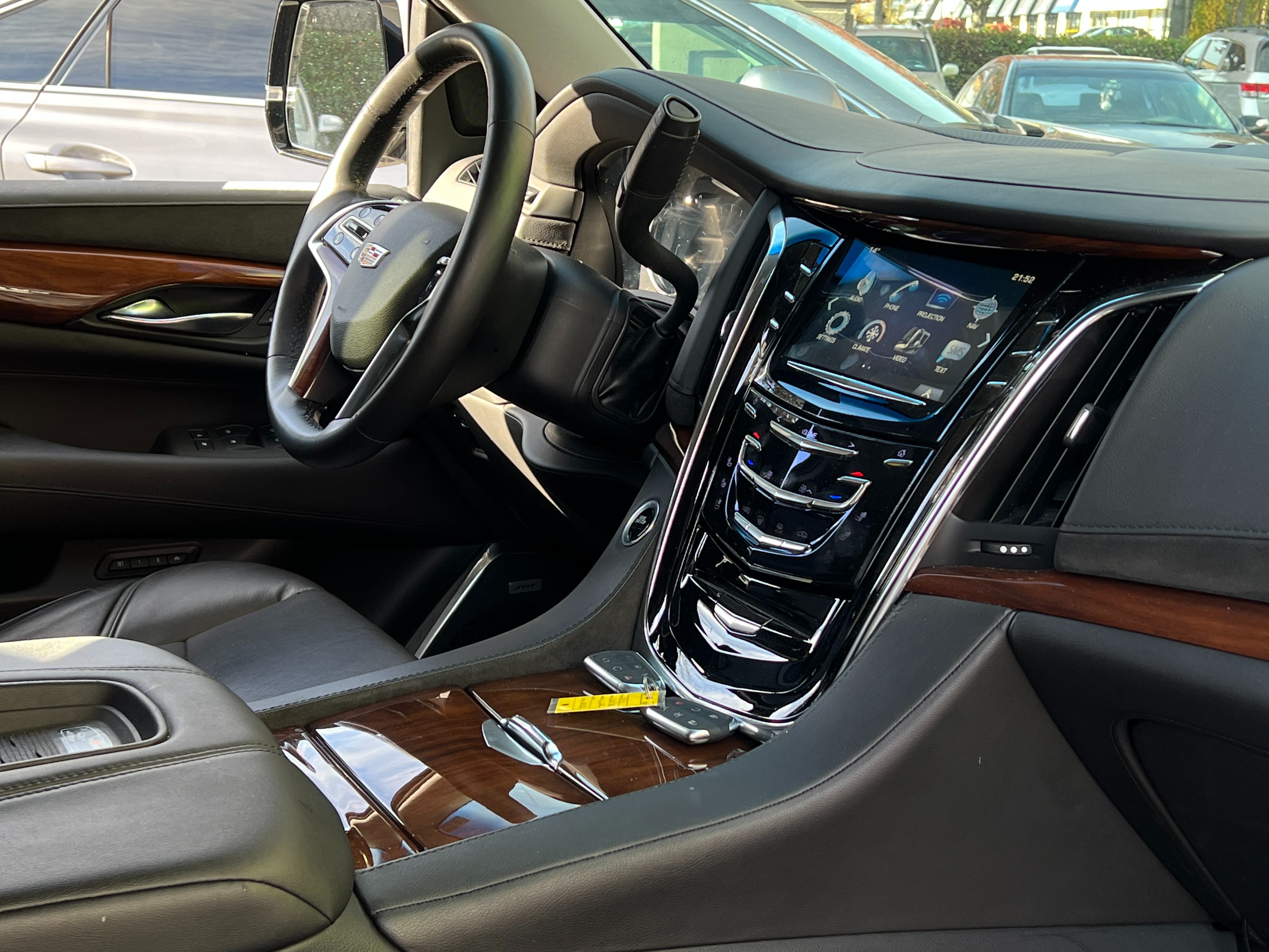 2016 Cadillac escalade esv premium lwb | No accident | one owner | low km - Image 11