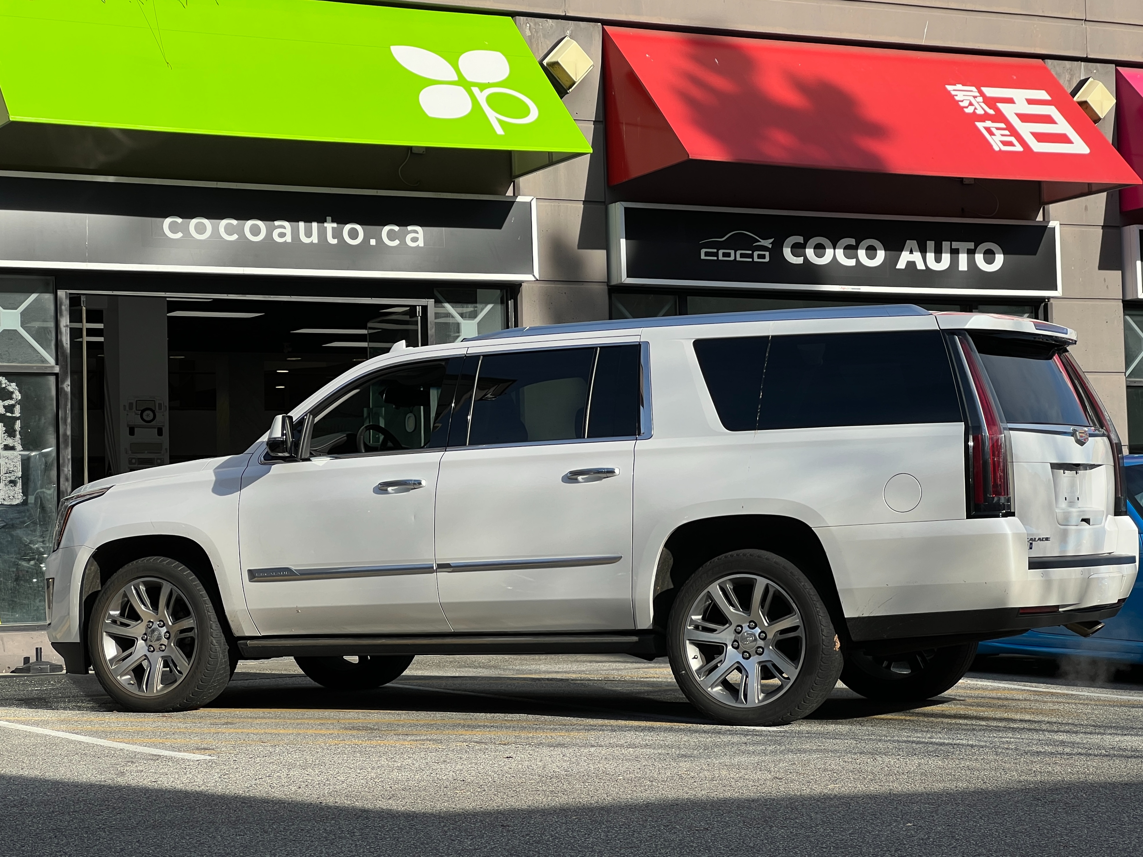 2016 Cadillac escalade esv premium lwb | No accident | one owner | low km - Image 7