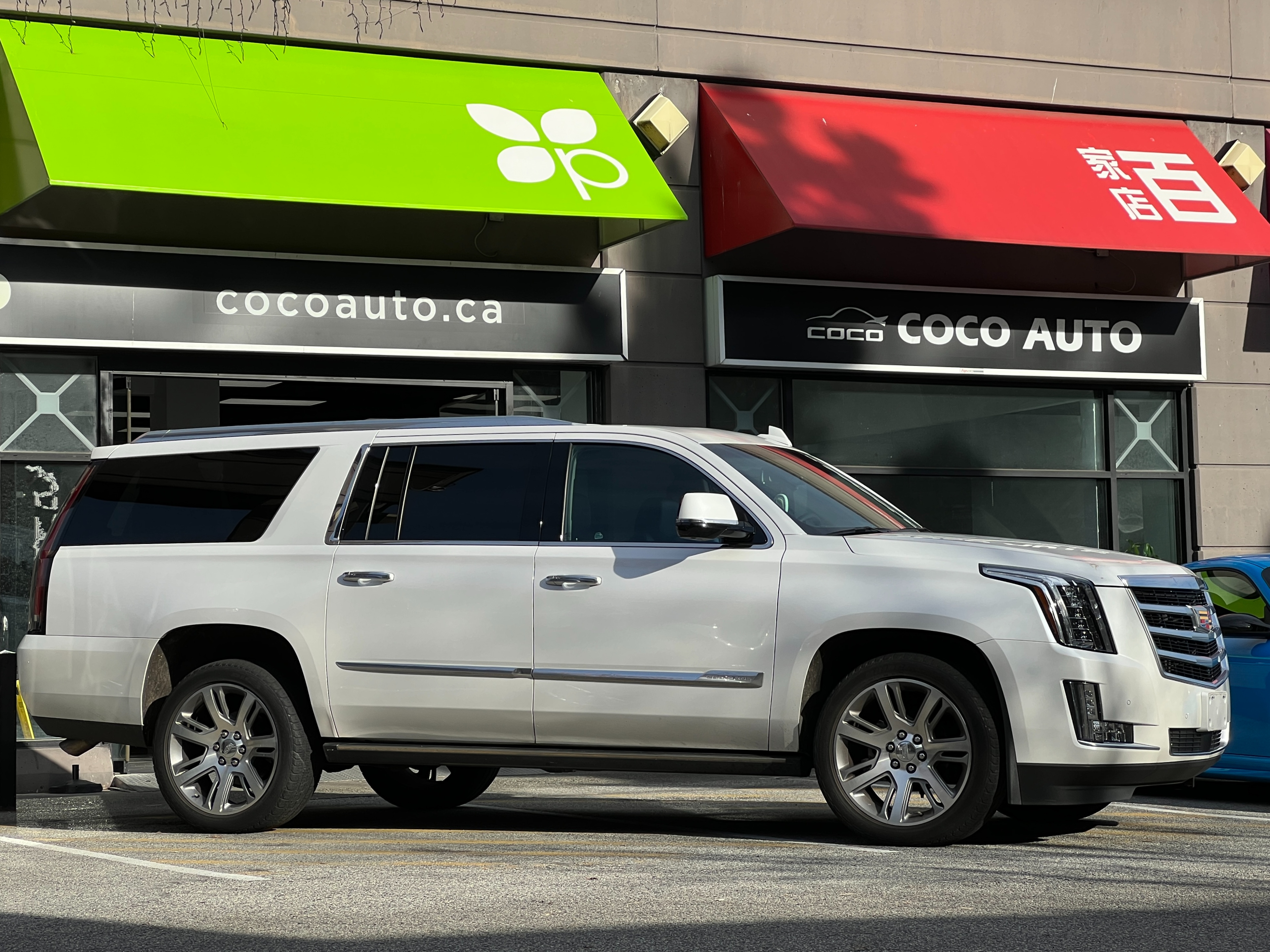 2016 Cadillac escalade esv premium lwb | No accident | one owner | low km - Image 2