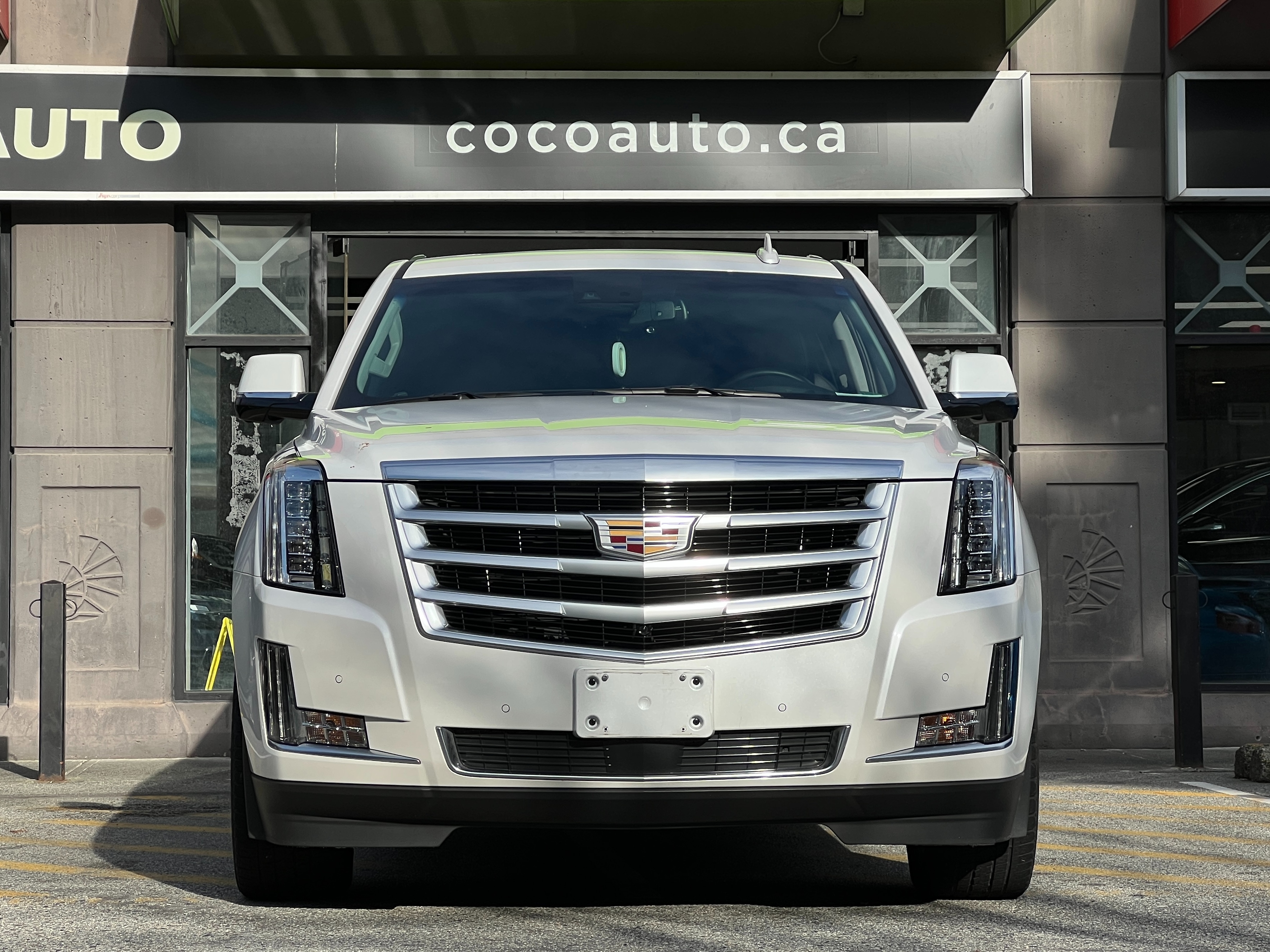 2016 Cadillac escalade esv premium lwb | No accident | one owner | low km - Image 3