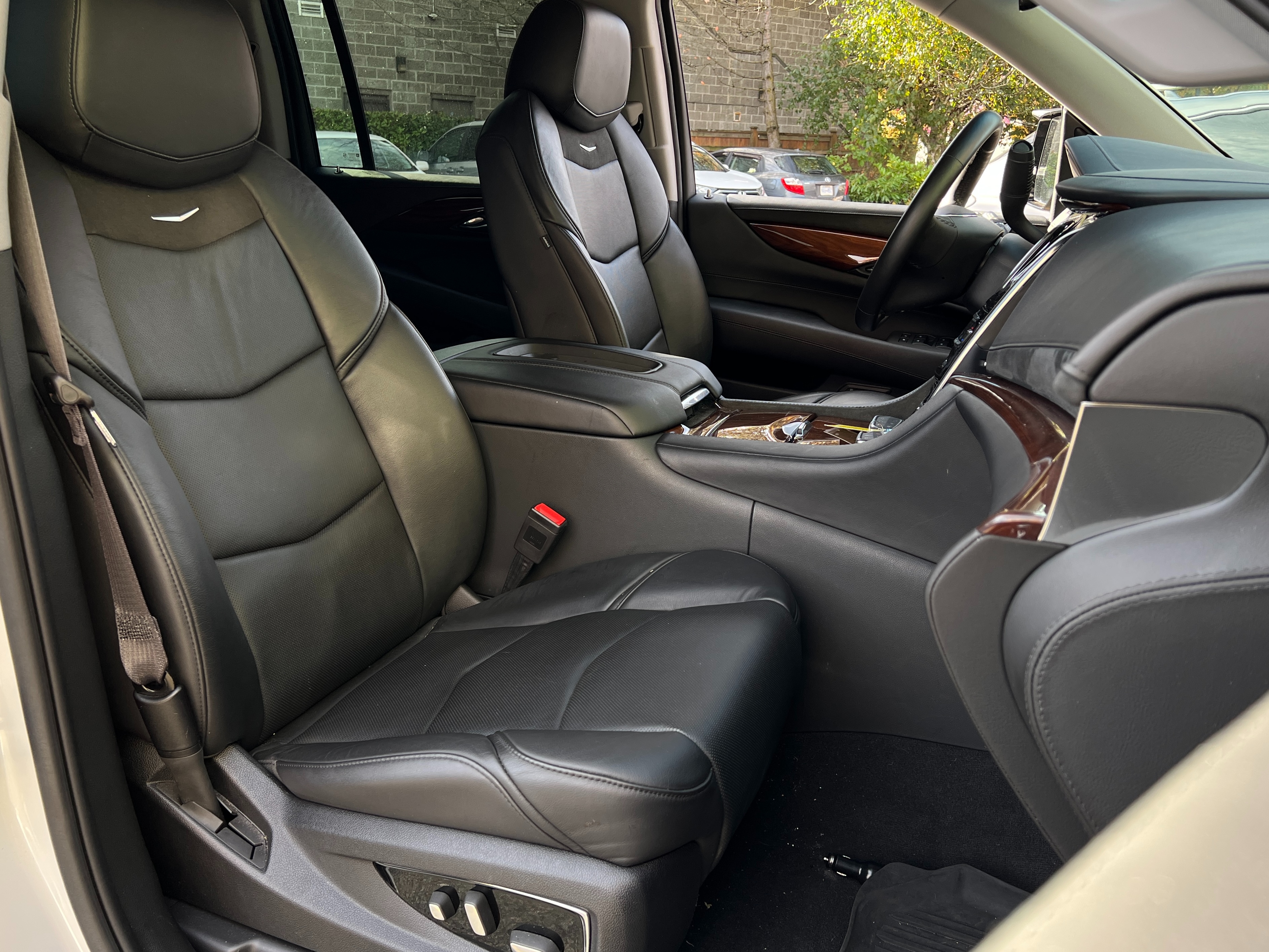 2016 Cadillac escalade esv premium lwb | No accident | one owner | low km - Image 10