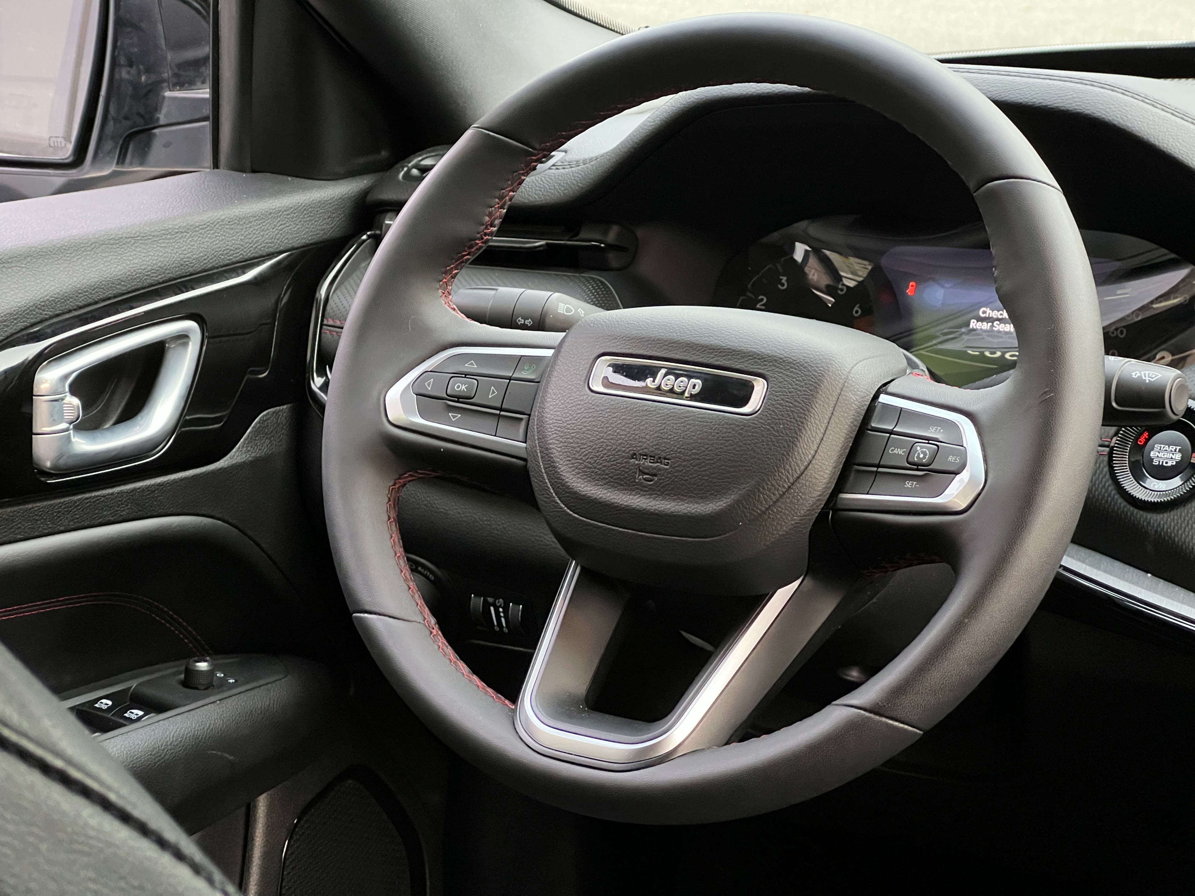 2024 Jeep Compass - Image 12