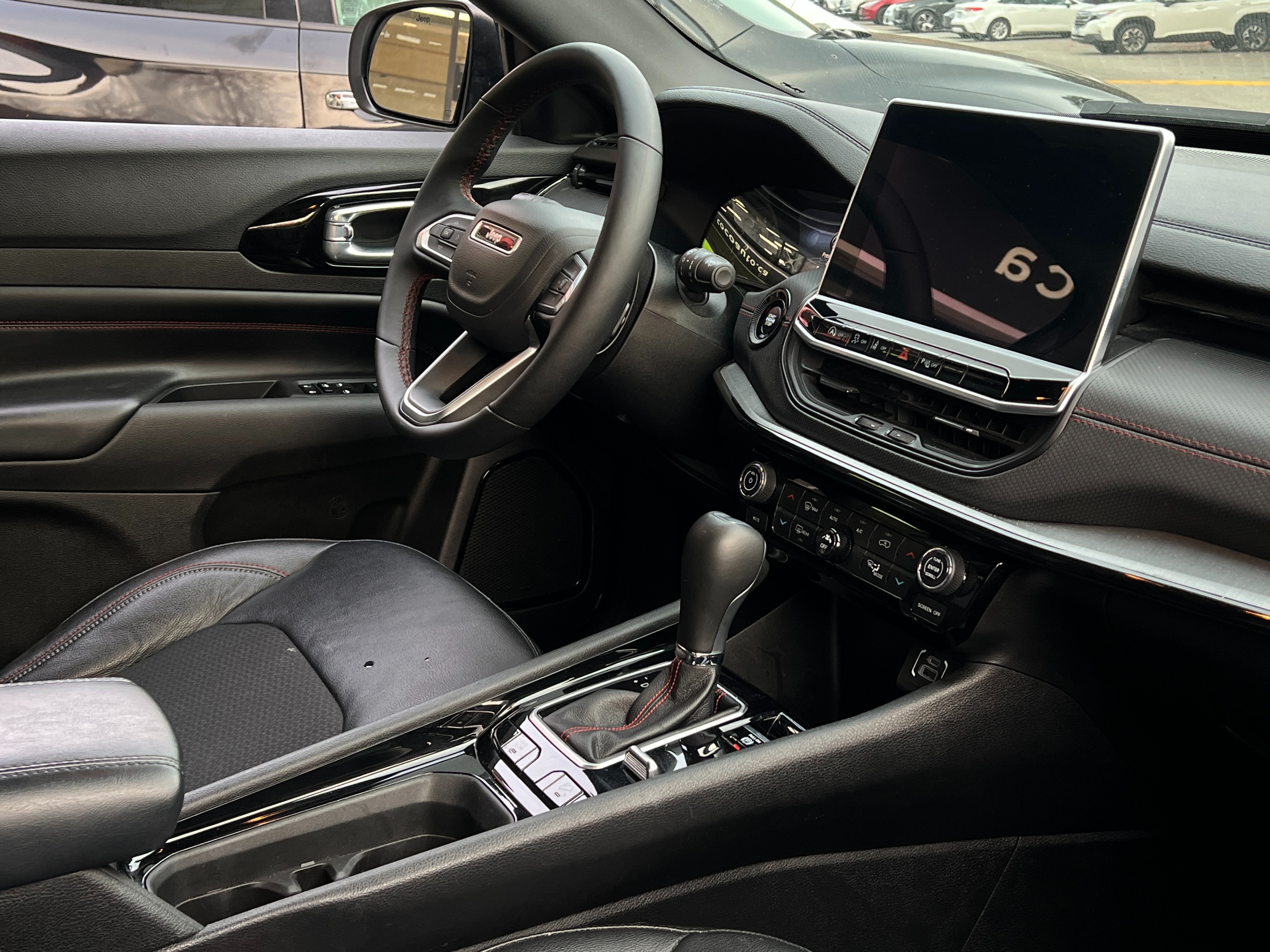 2024 Jeep Compass - Image 14