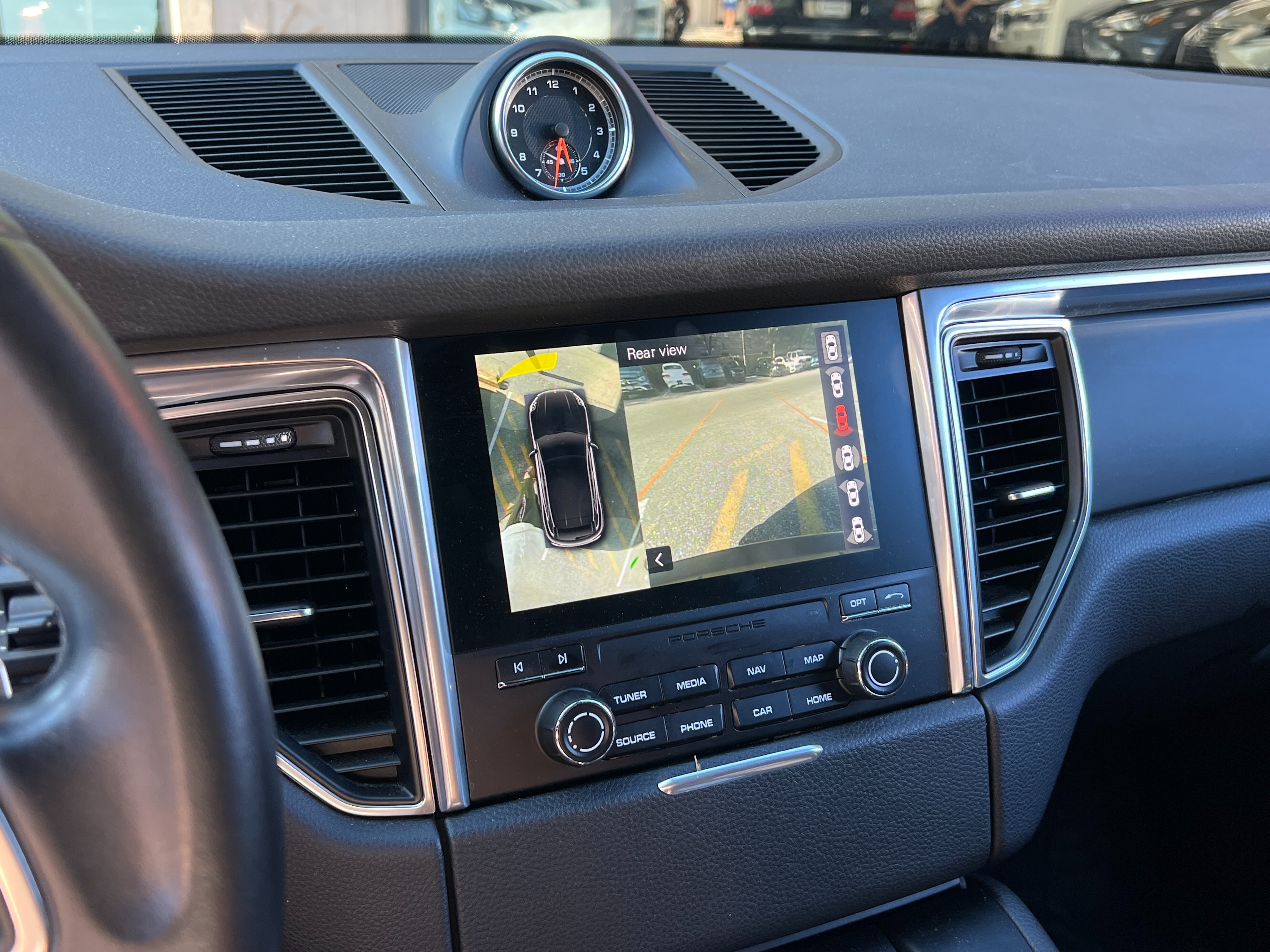 2017 Porsche Macan - Image 16