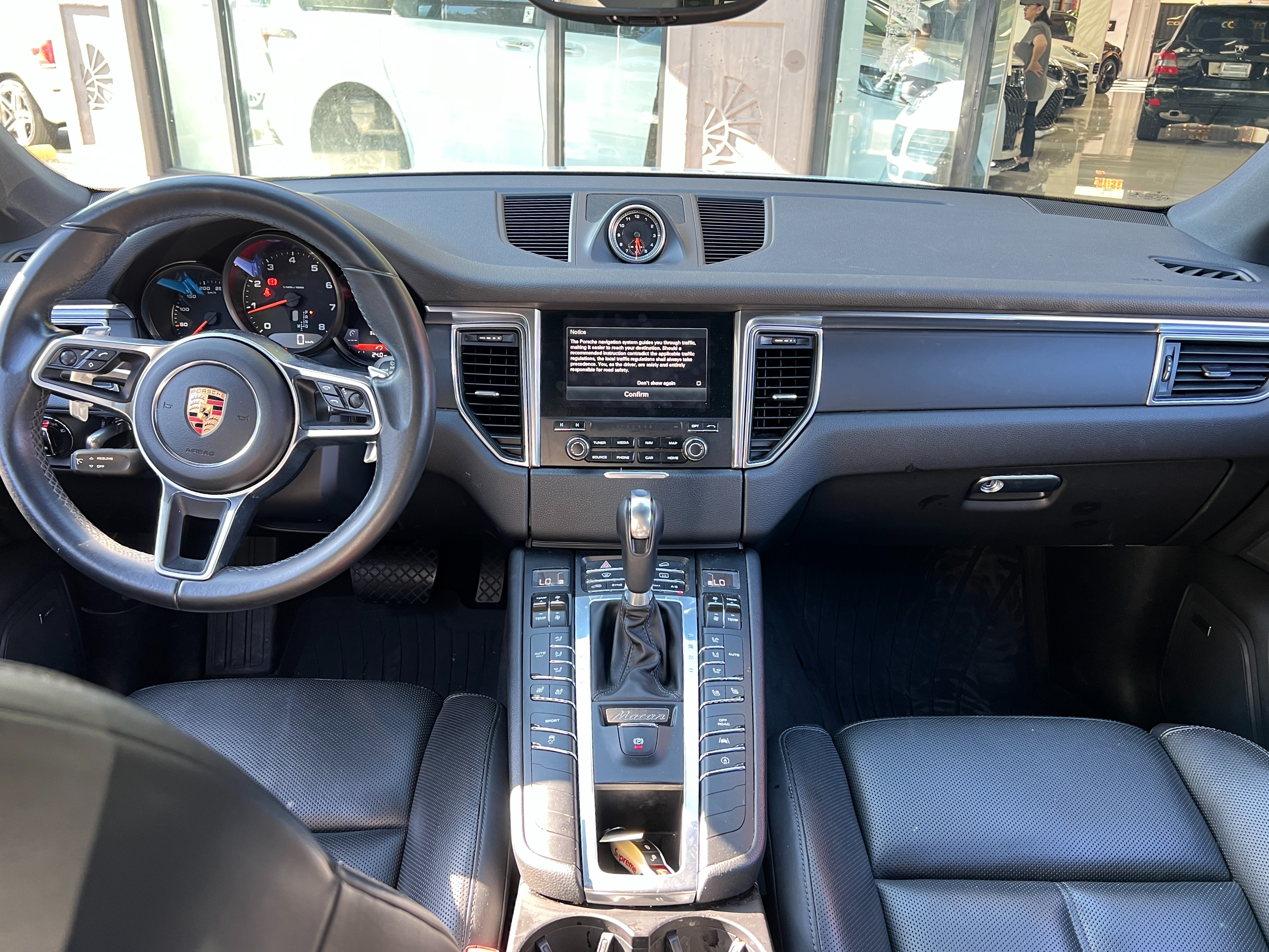 2017 Porsche Macan - Image 13