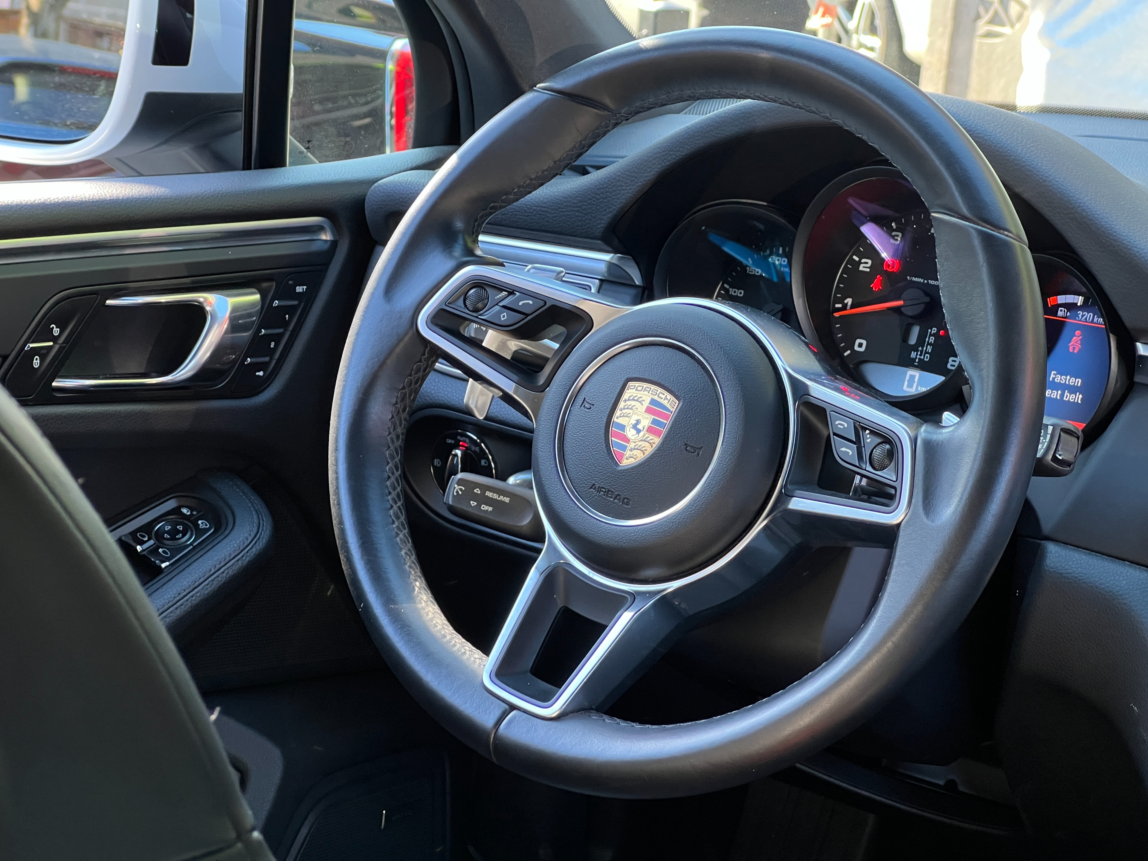 2017 Porsche Macan - Image 14