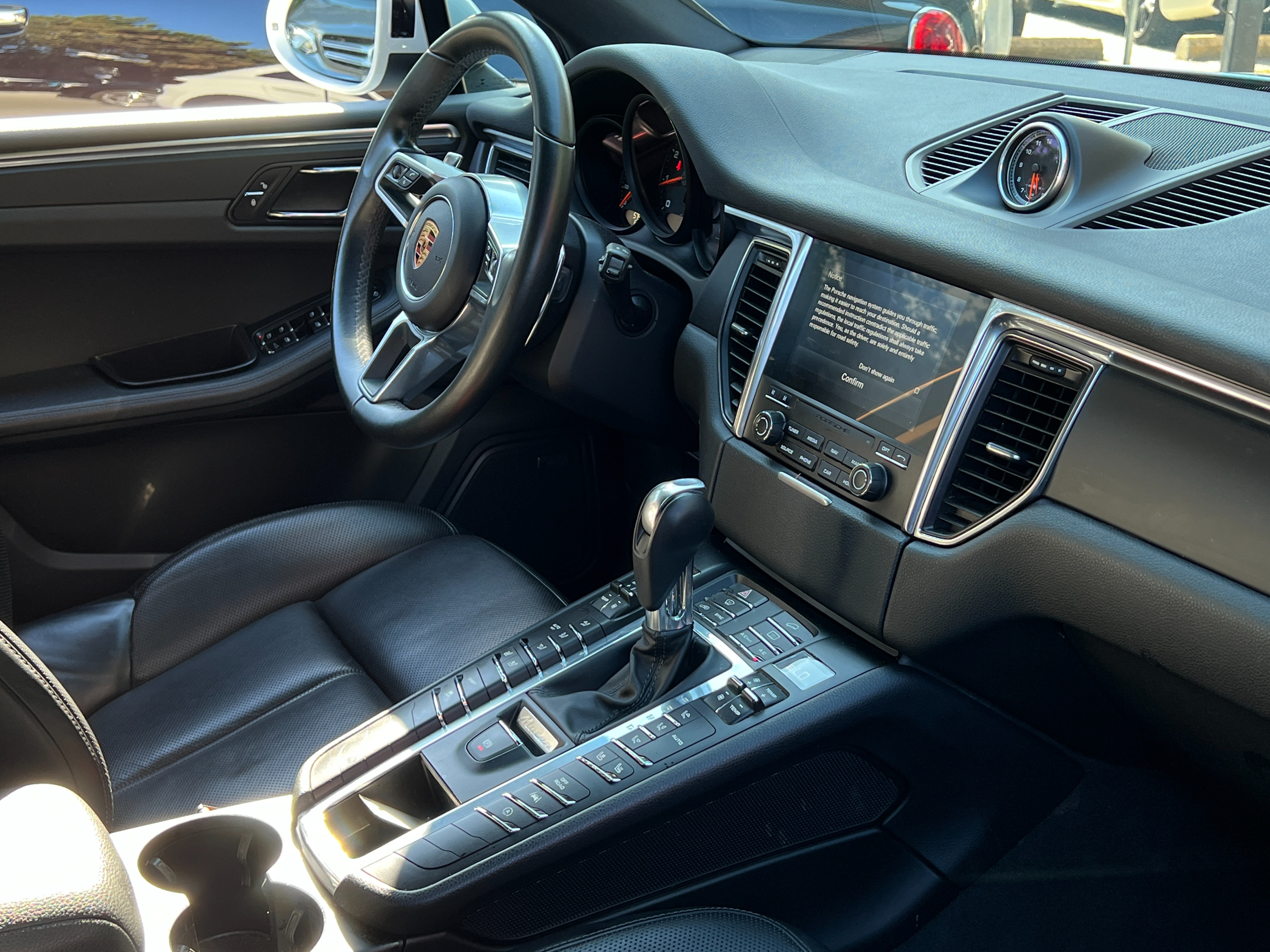 2017 Porsche Macan - Image 10