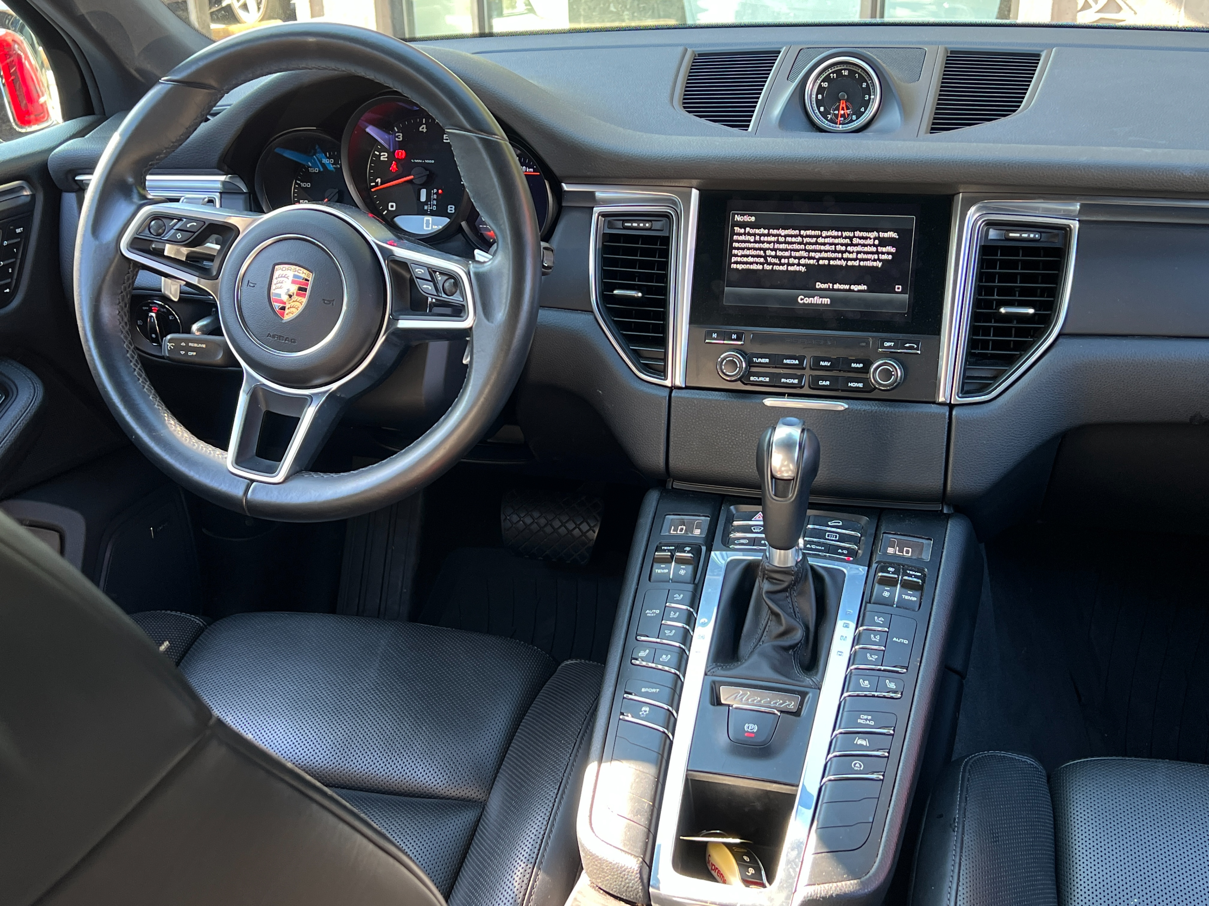 2017 Porsche Macan - Image 15