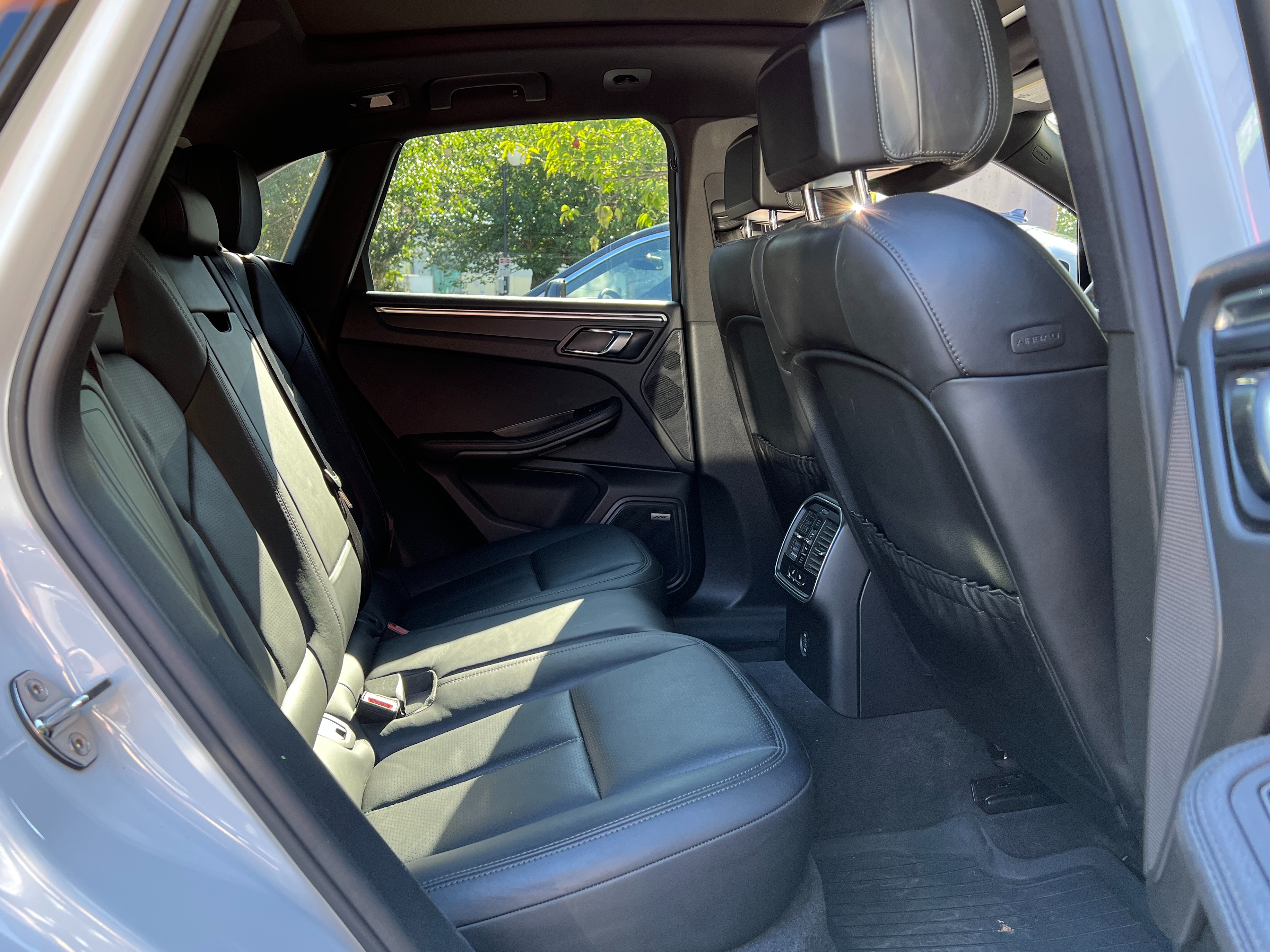 2017 Porsche Macan - Image 18