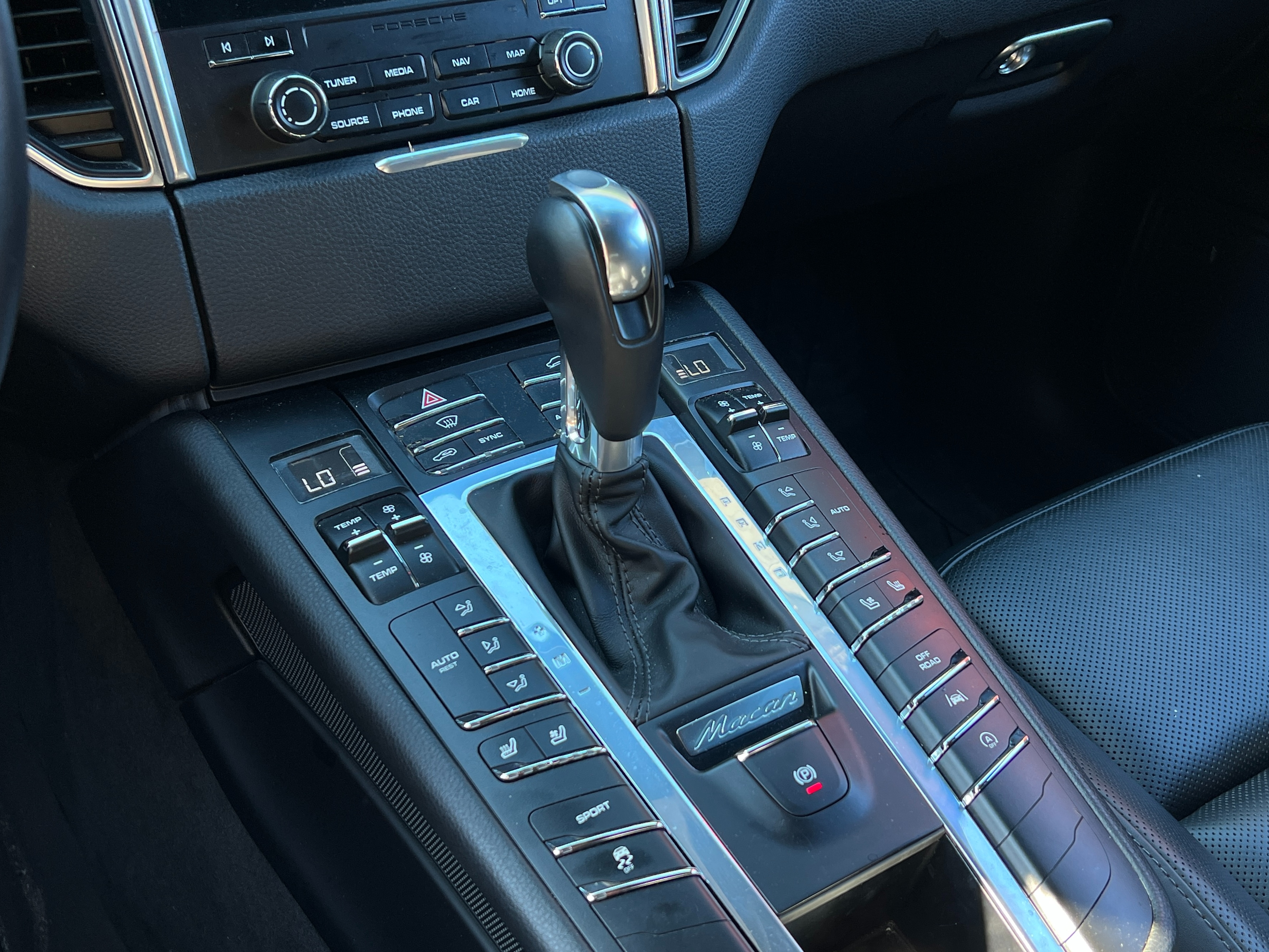 2017 Porsche Macan - Image 17