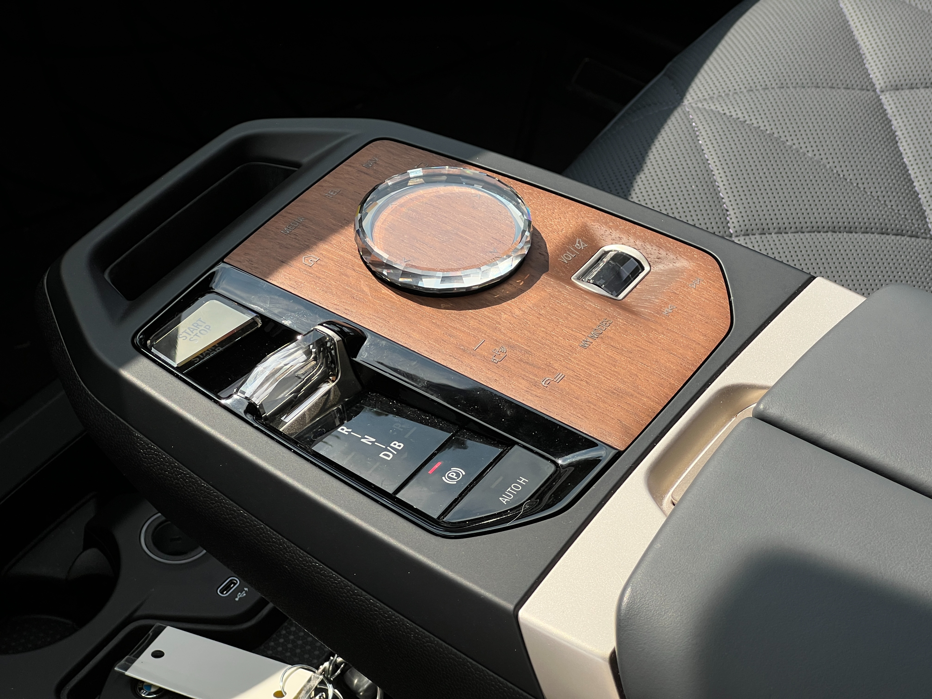 2024 BMW IX xdrive50 - Image 15