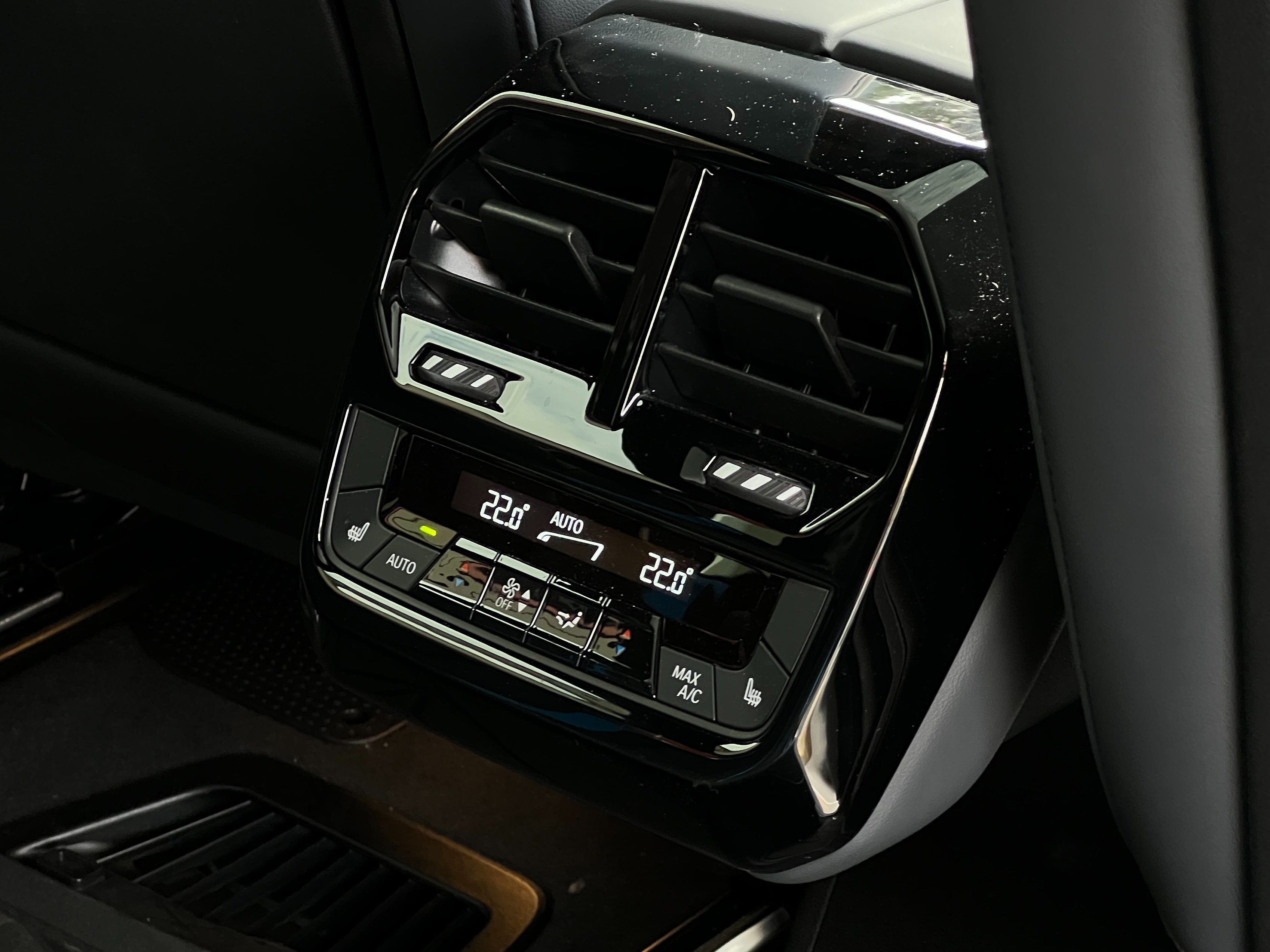 2024 BMW IX xdrive50 - Image 18