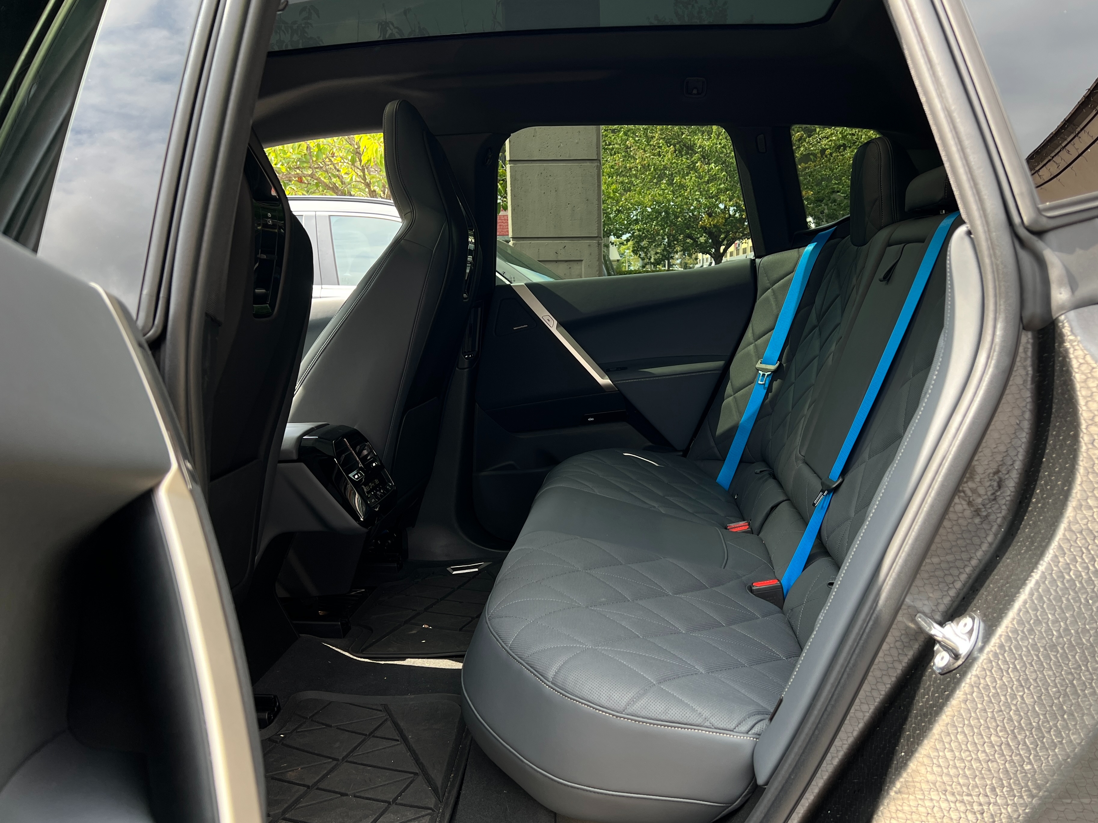 2024 BMW IX xdrive50 - Image 19