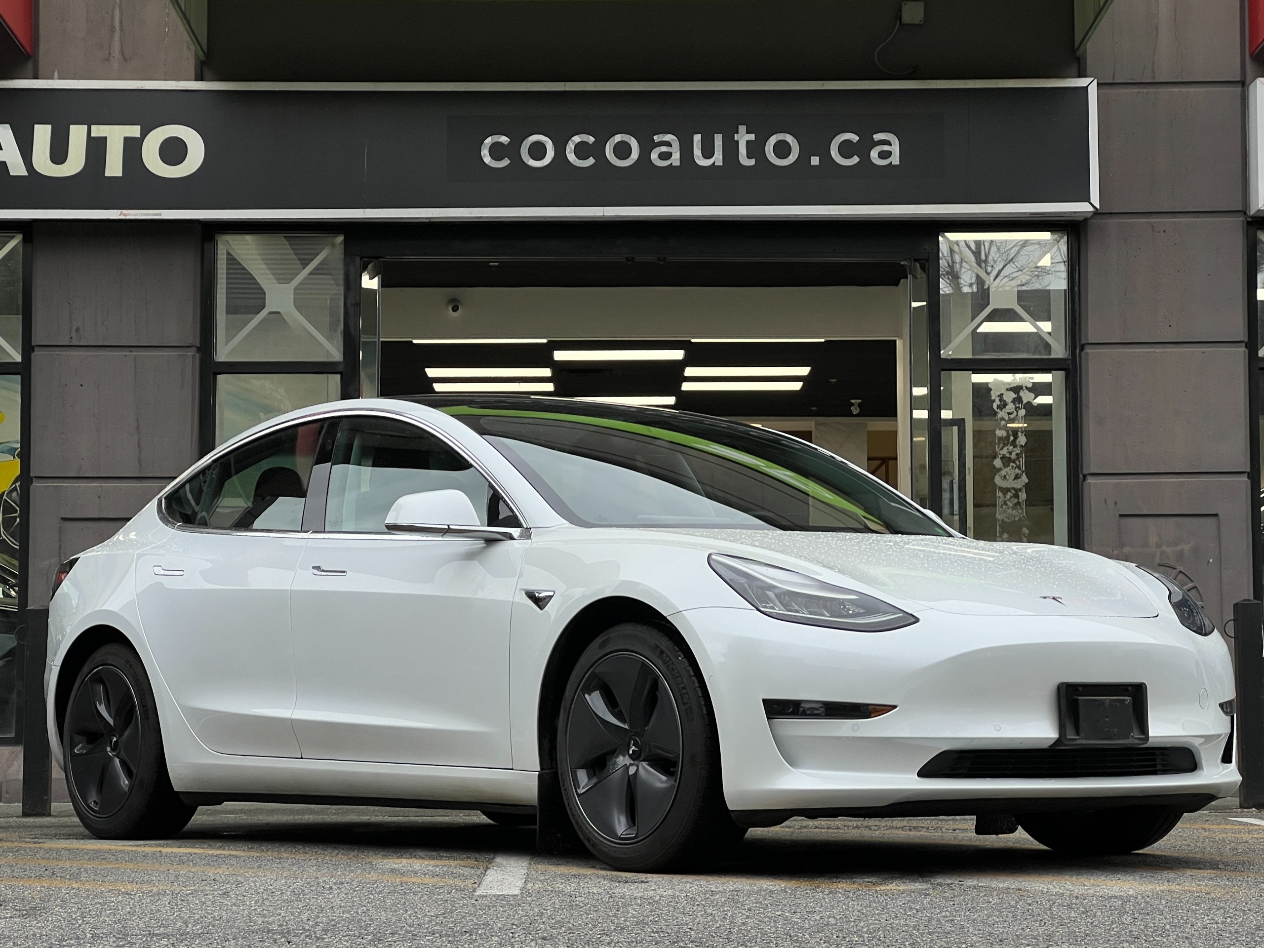 2020 Tesla model 3 sr+ |clean title |BC Local - Image 1