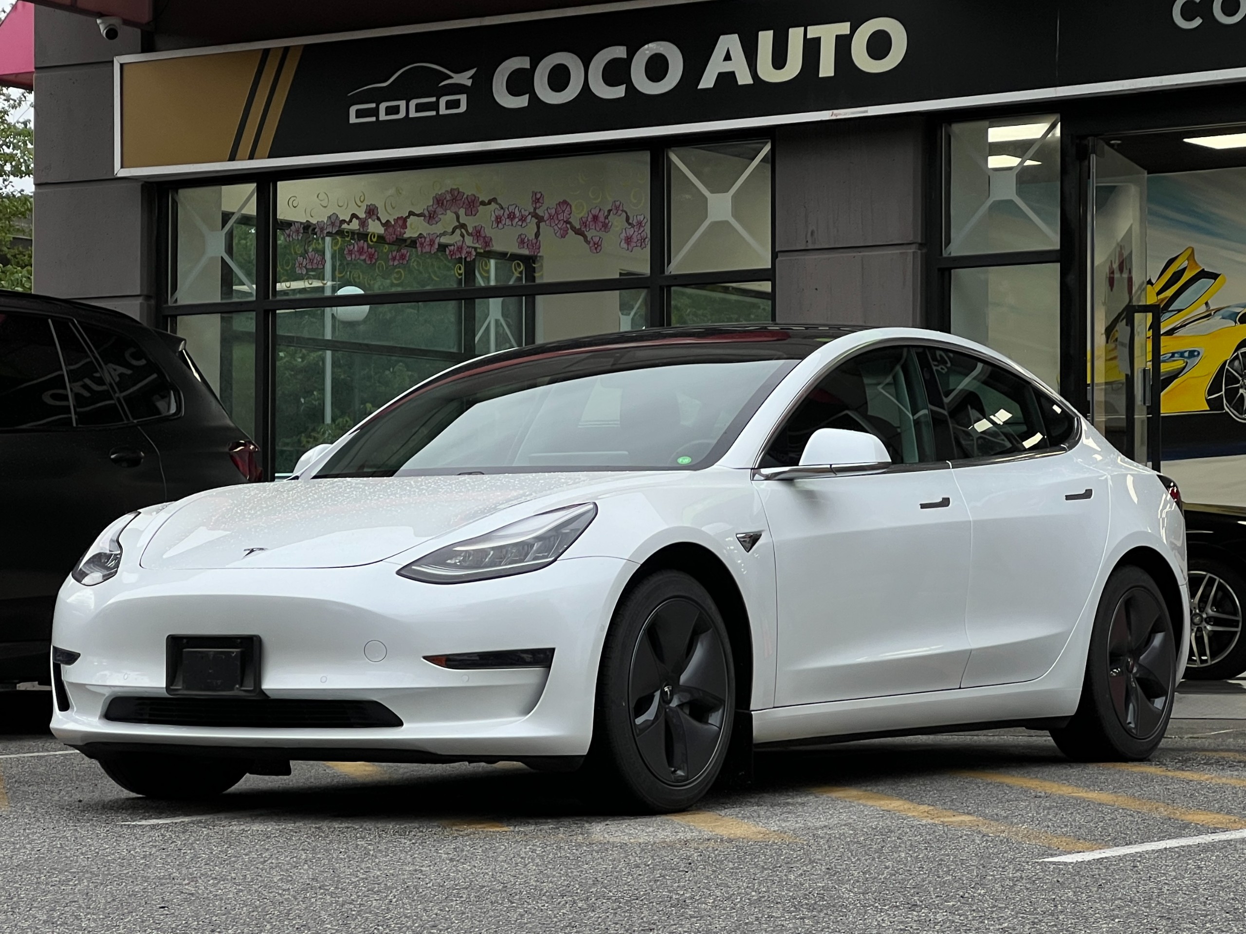 2020 Tesla model 3 sr+ |clean title |BC Local - Image 4
